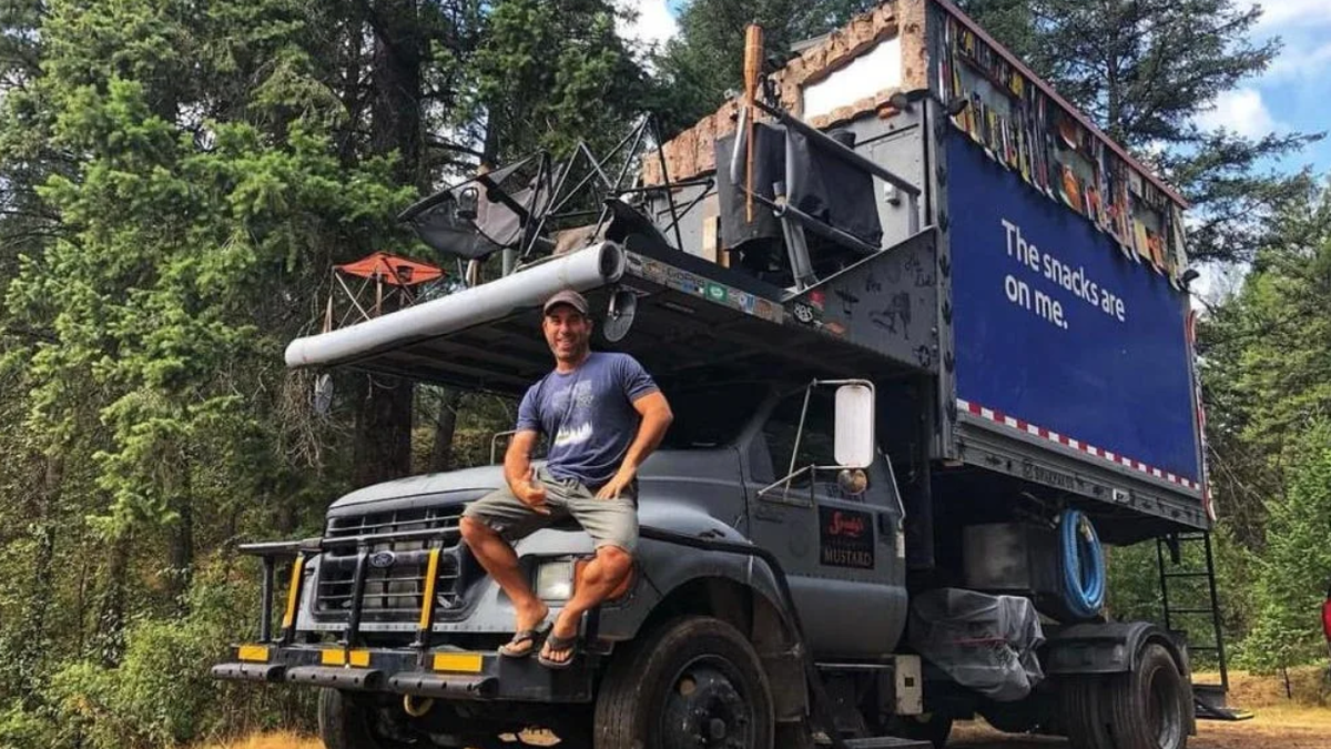 A Southwest Airlines Pilot Is Living In A Former Catering Truck