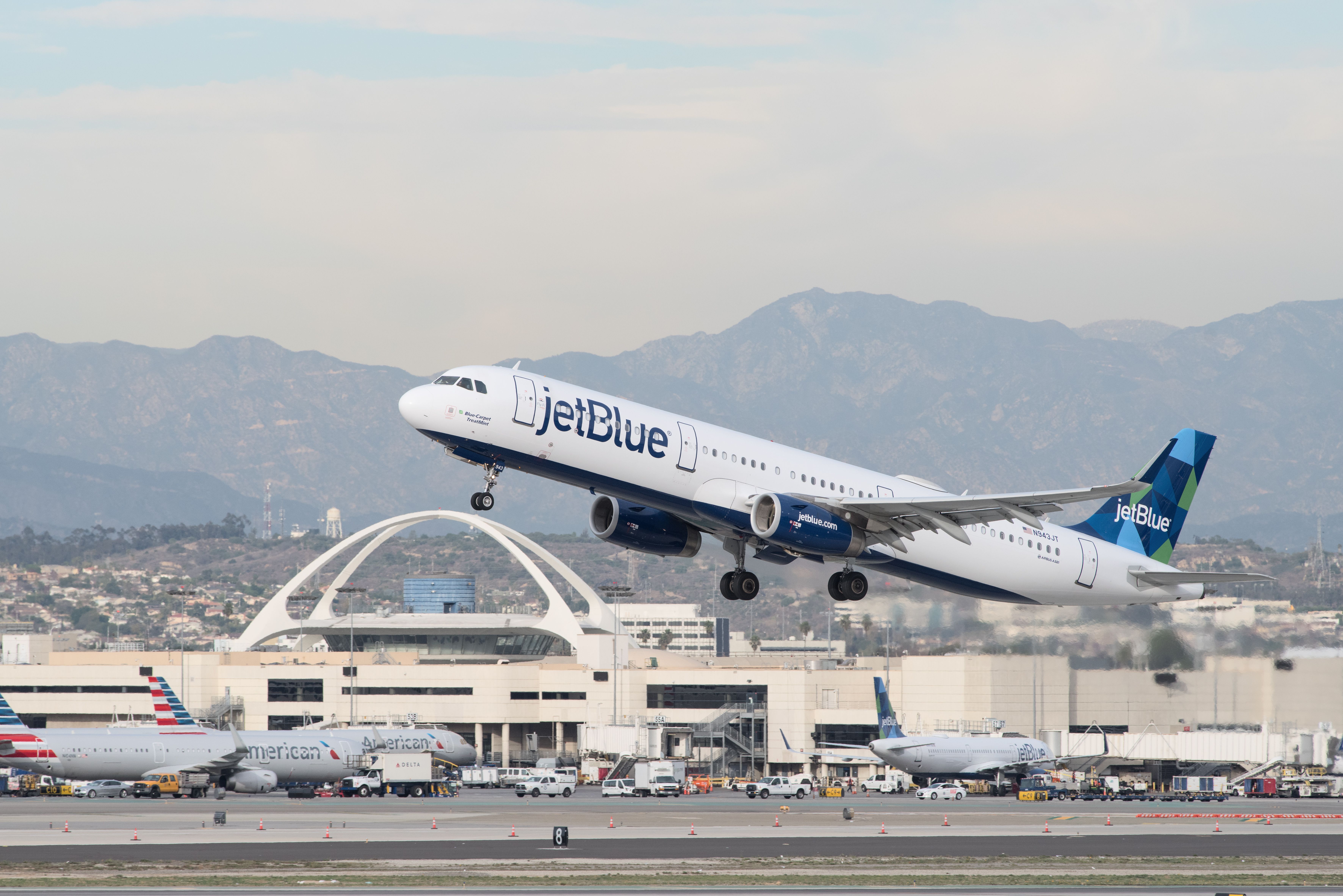 Top 5 Tips: The Best Ways To Get To Sleep While Flying