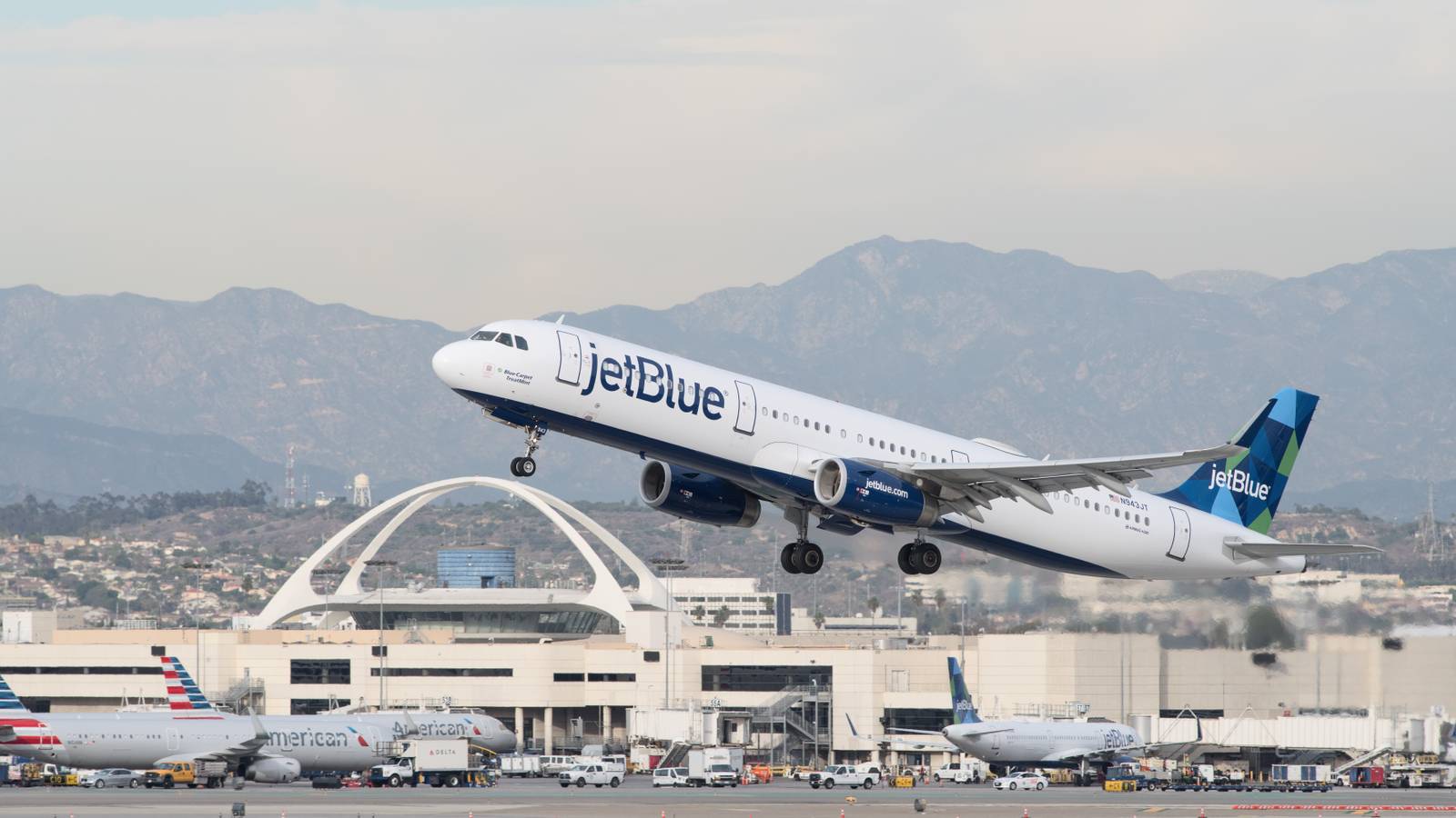 Top 5 Tips: The Best Ways To Get To Sleep While Flying