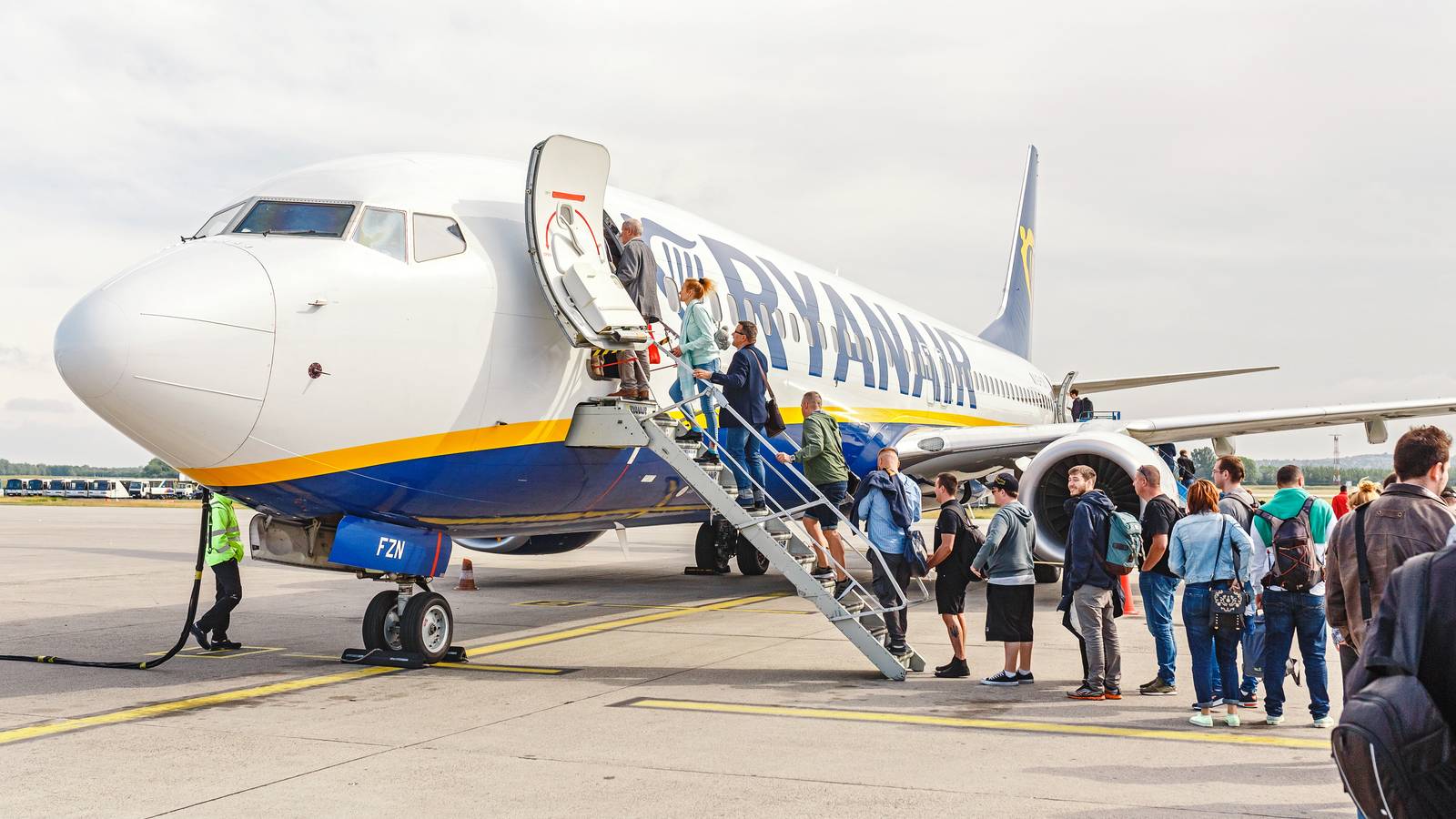 10 Things You Should Never Do On An Airplane