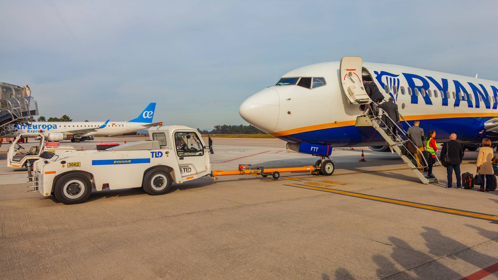 Ryanair Boeing 737 Rolls Forward With Stairs In Place At Bristol Airport