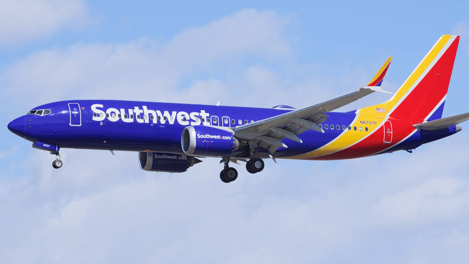 Southwest Vs. JetBlue - Which American LCC is Better For You?