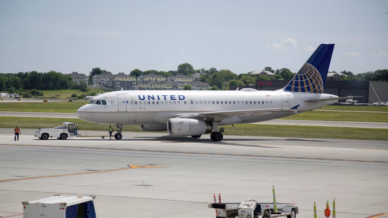 United Airlines Narrowbody Aircraft Retrofit Plan Met With Supply Chain Delays