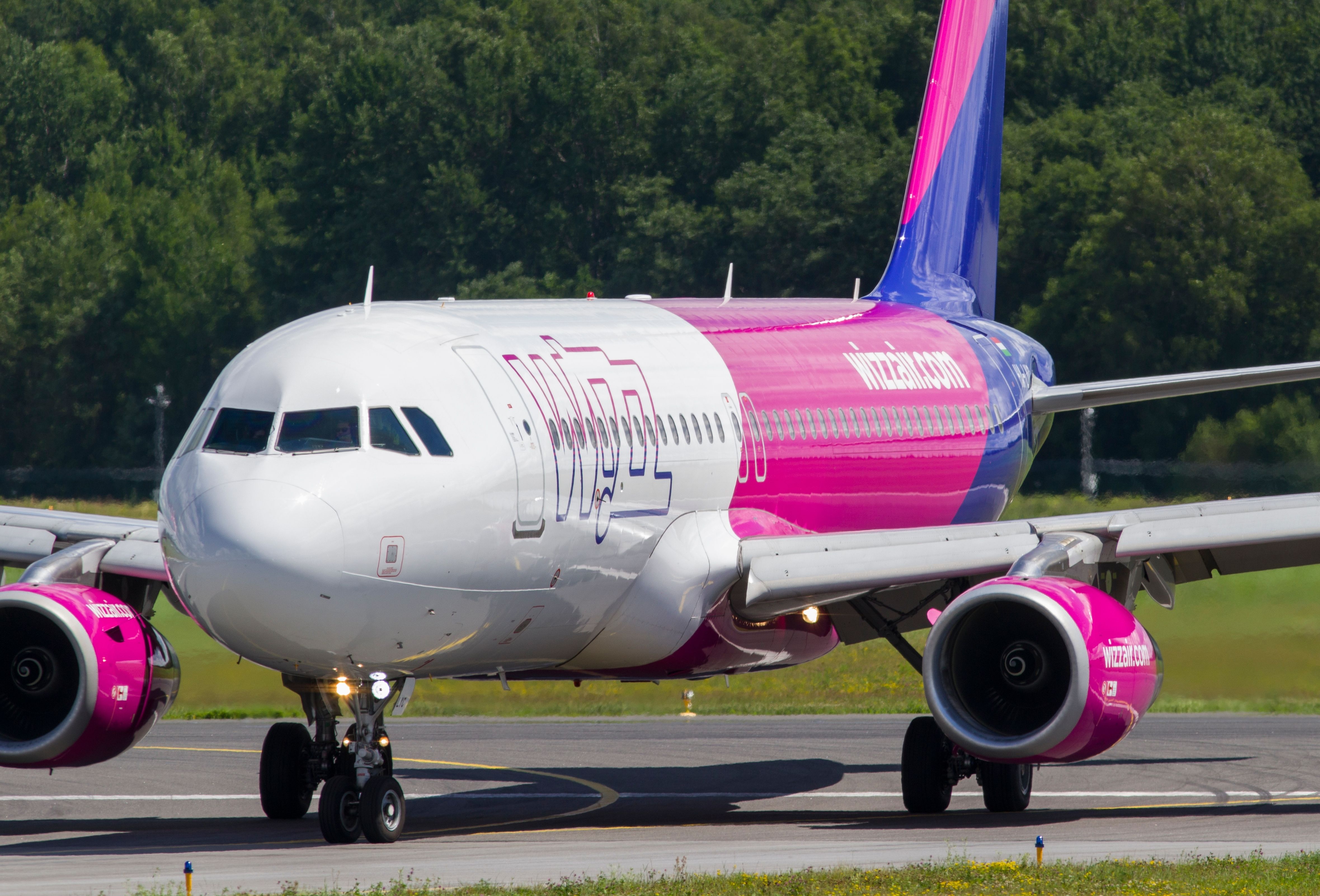 Police Remove Passenger From Overbooked Wizz Air Flight In Oslo