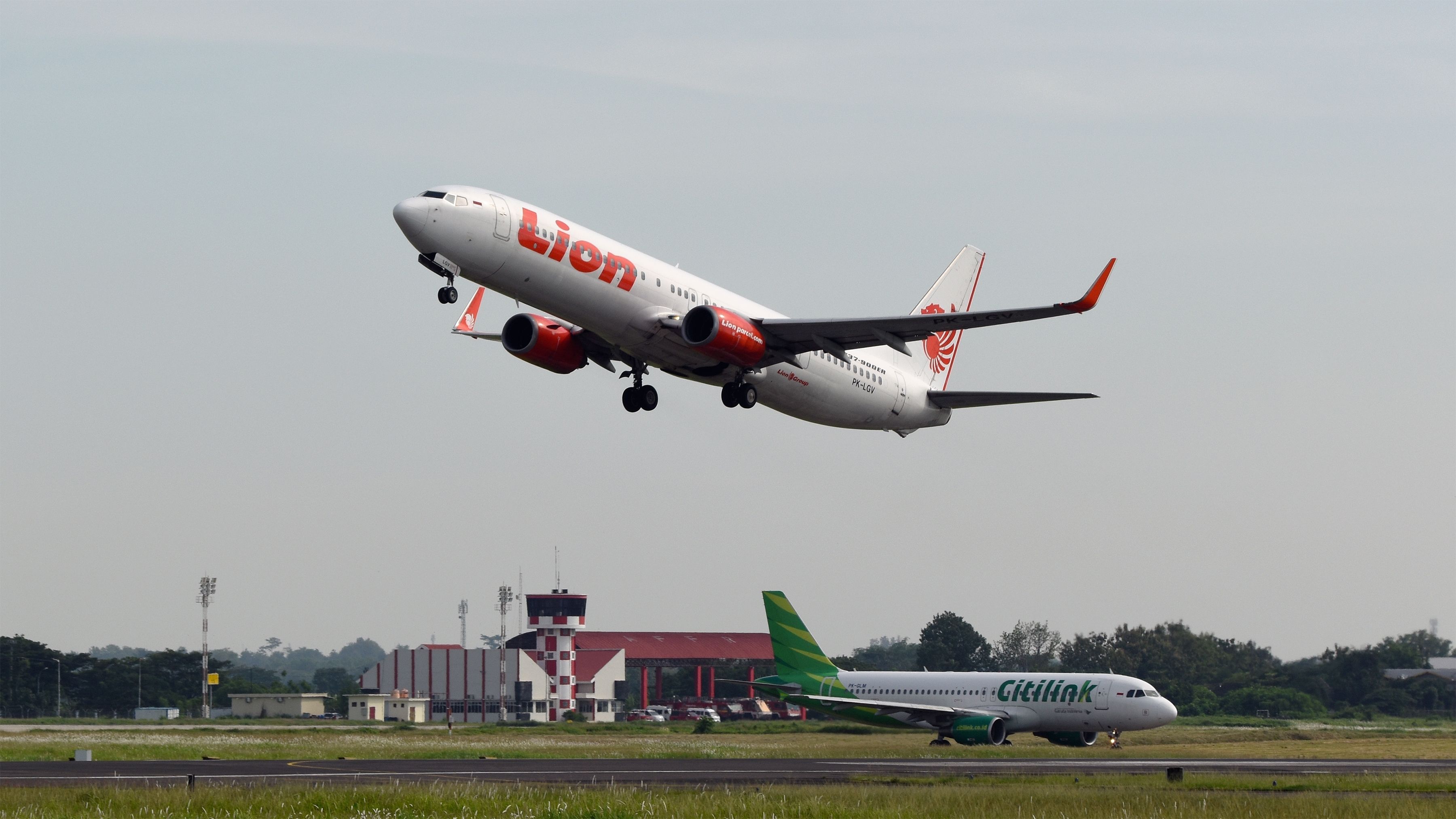 Spot The Difference: How To Tell The Airbus A320 & Boeing 737 Apart
