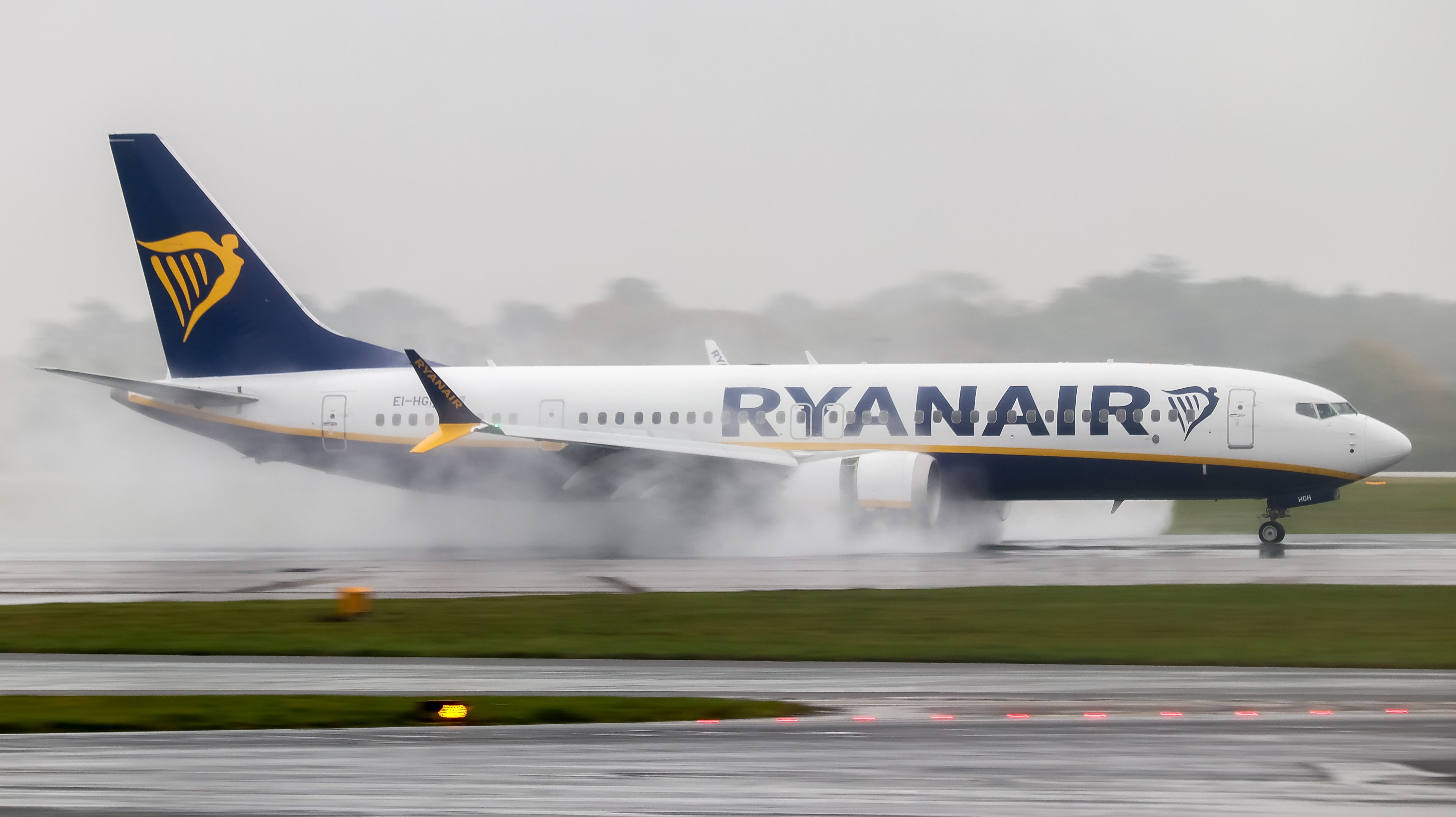 Ryanair Adds 3 More Boeing 737 MAX Aircraft To London Luton Airport Base