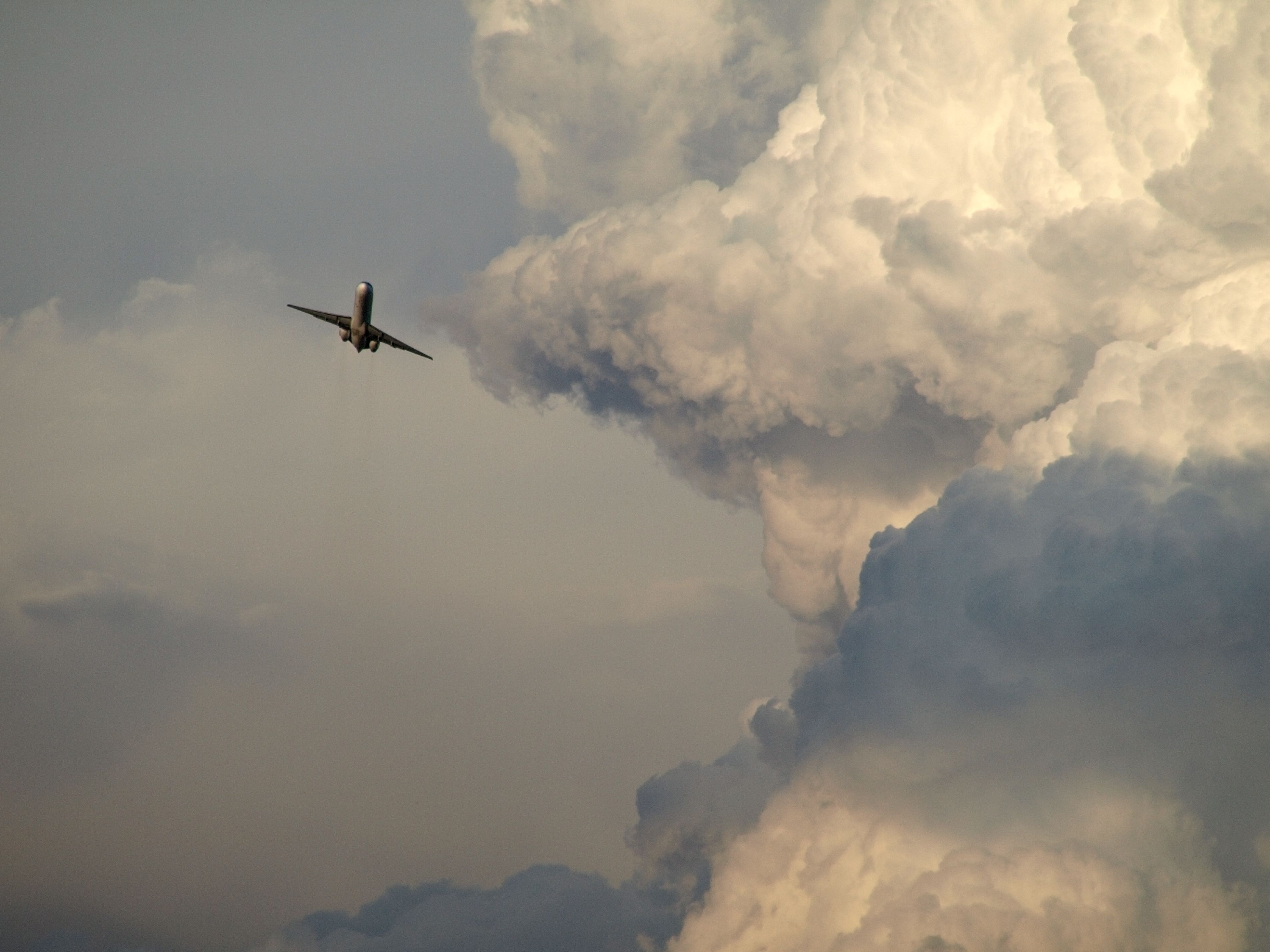 Russia Warns Air Operators Of Erupting Volcano