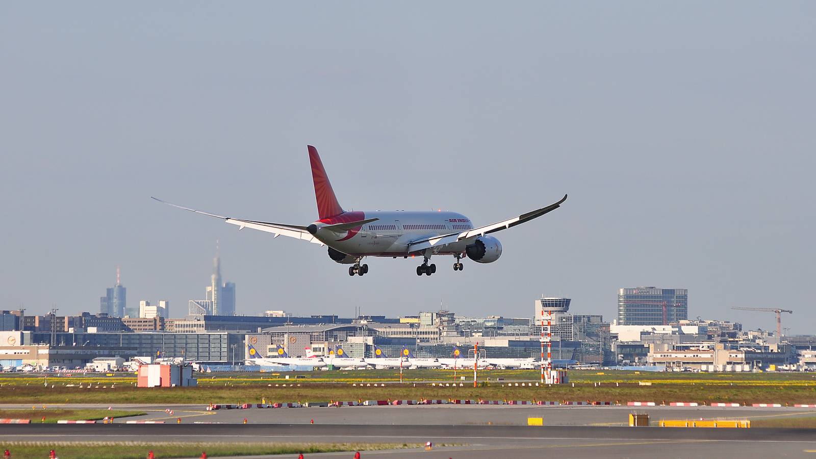 Indian Authorities Issue Show Cause Notices To Air India Leadership Following Flight Deck Violation