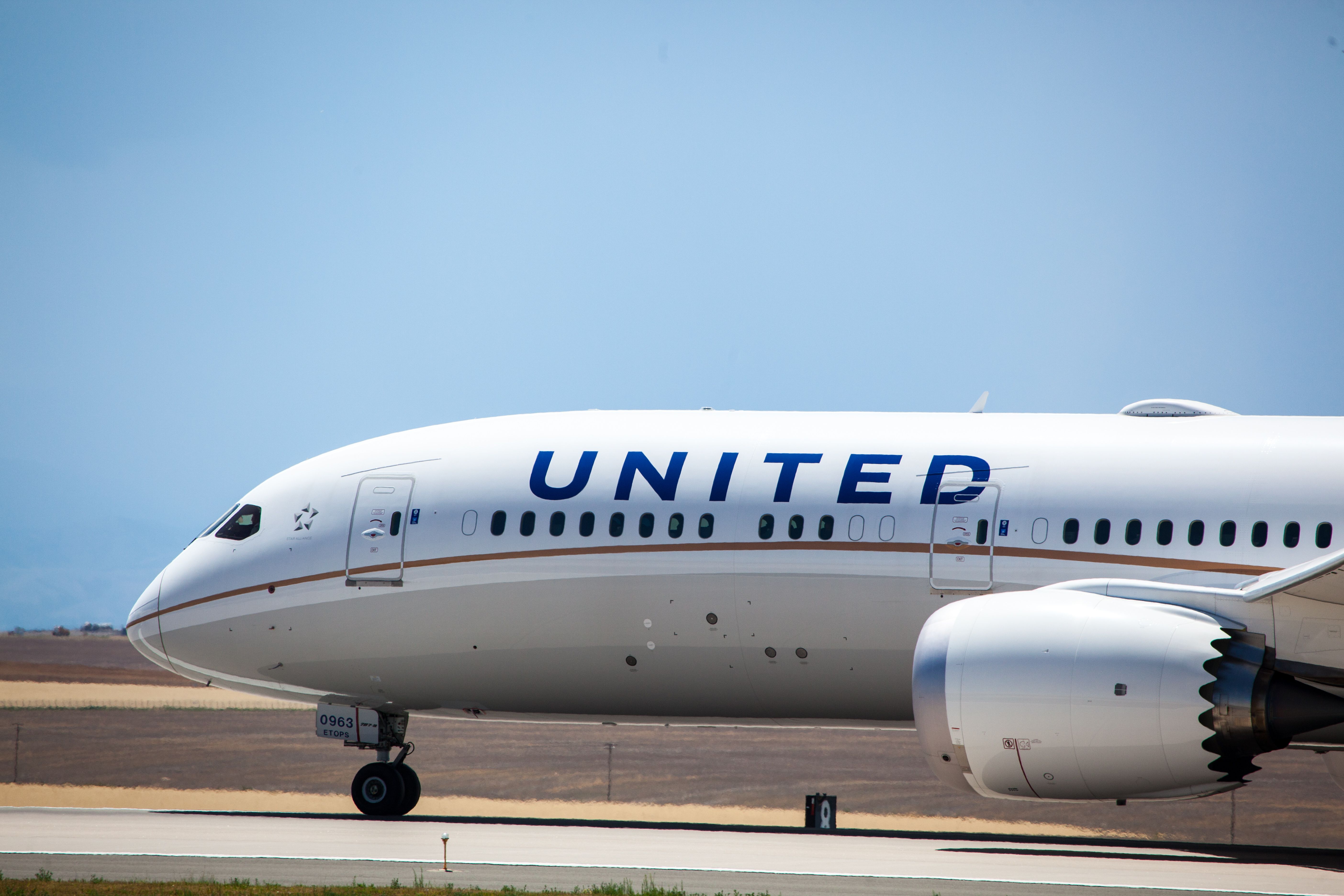 United Airlines 787-900 Dreamliner