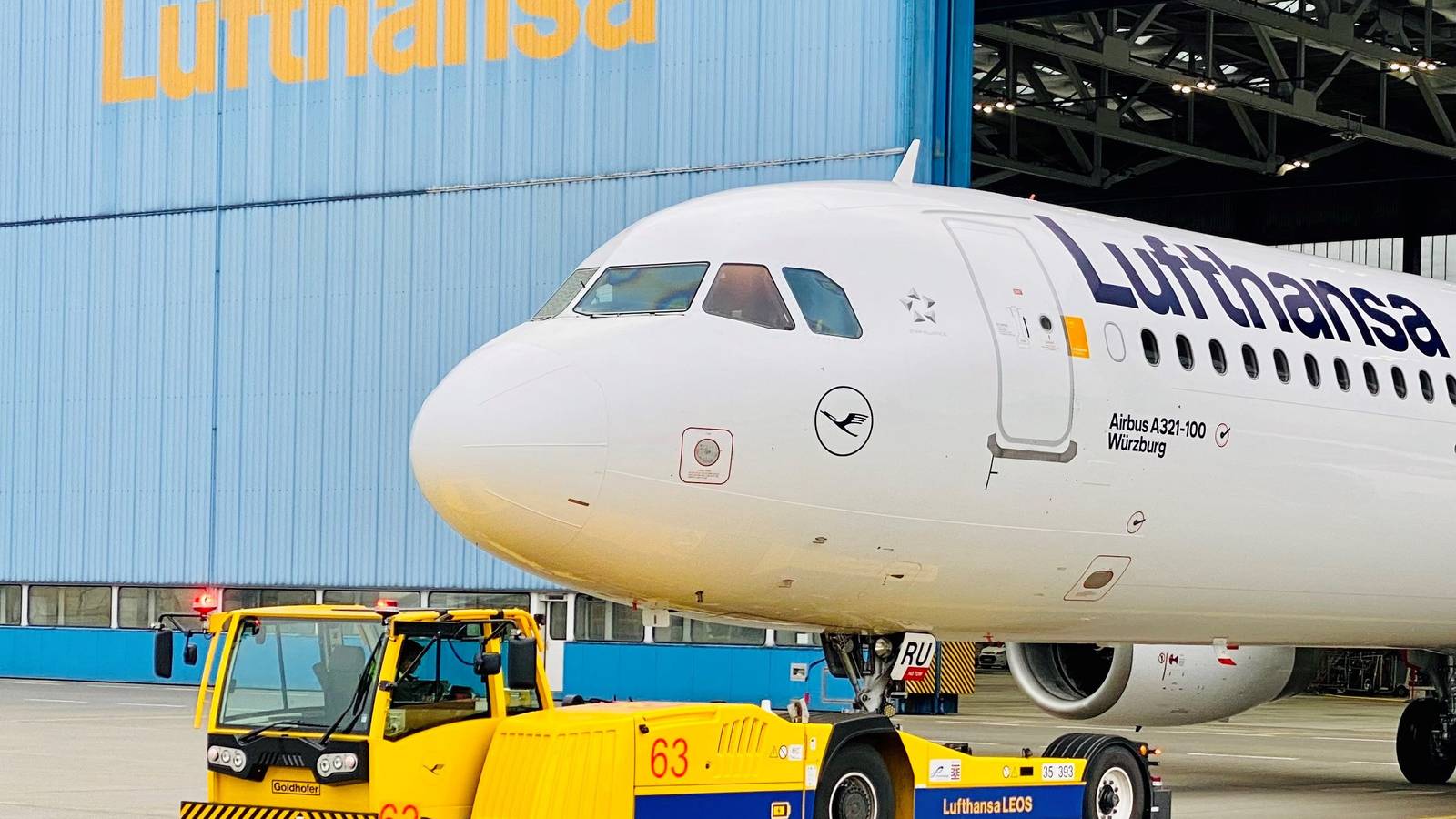 Lufthansa Now Has 2 Electric Tow Vehicles In Frankfurt