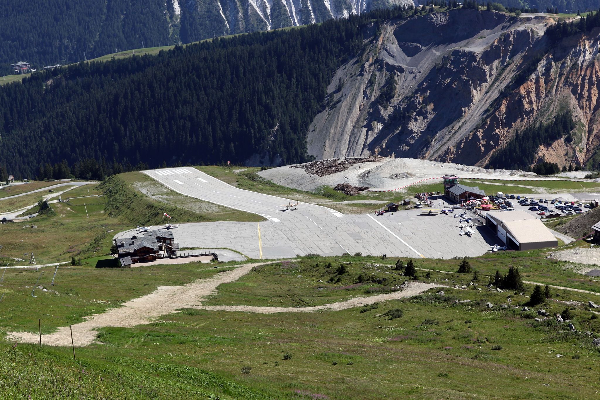 Picture Perfect: The World's Five Most Jaw-Dropping Runways