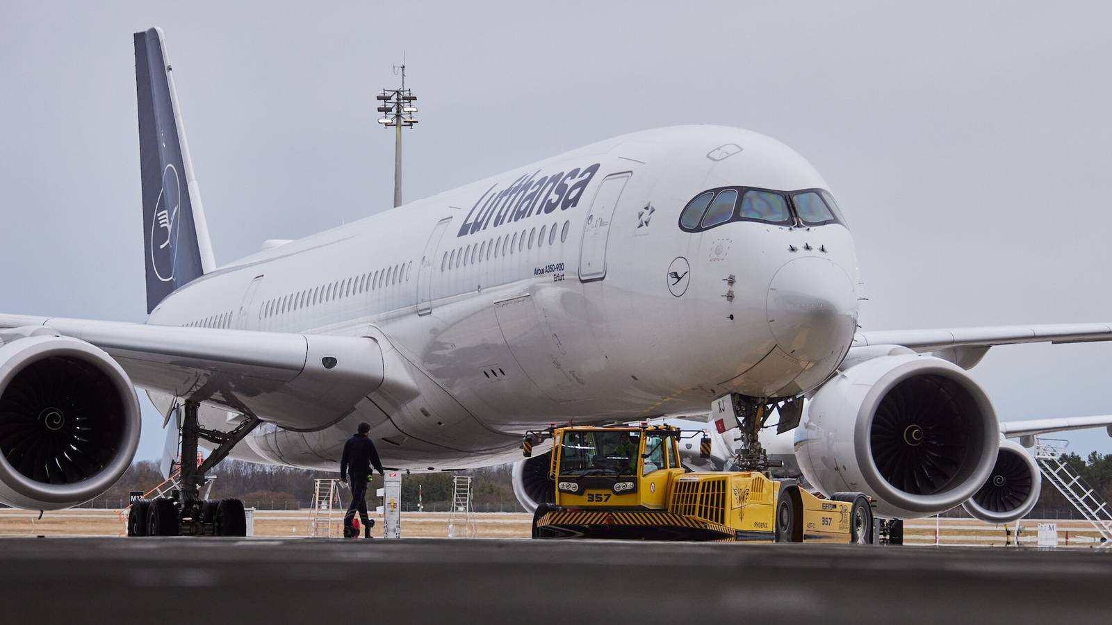 Landing Gear Failure Temporarily Strands Lufthansa A350 In Montreal
