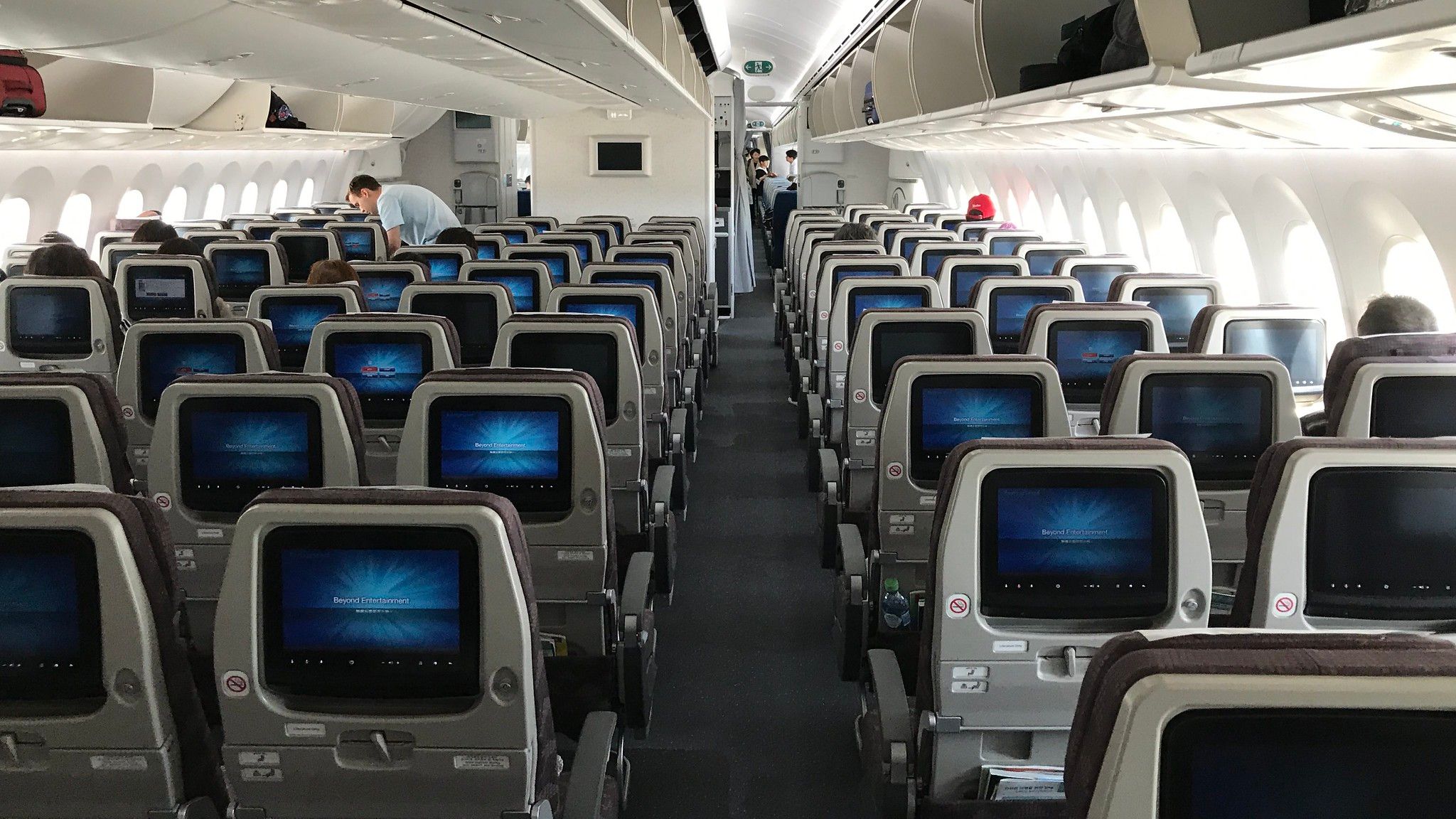 Single Vs Dual Aisle: The Advantages & Disadvantages That Aircraft Manufacturers Must Weigh Up