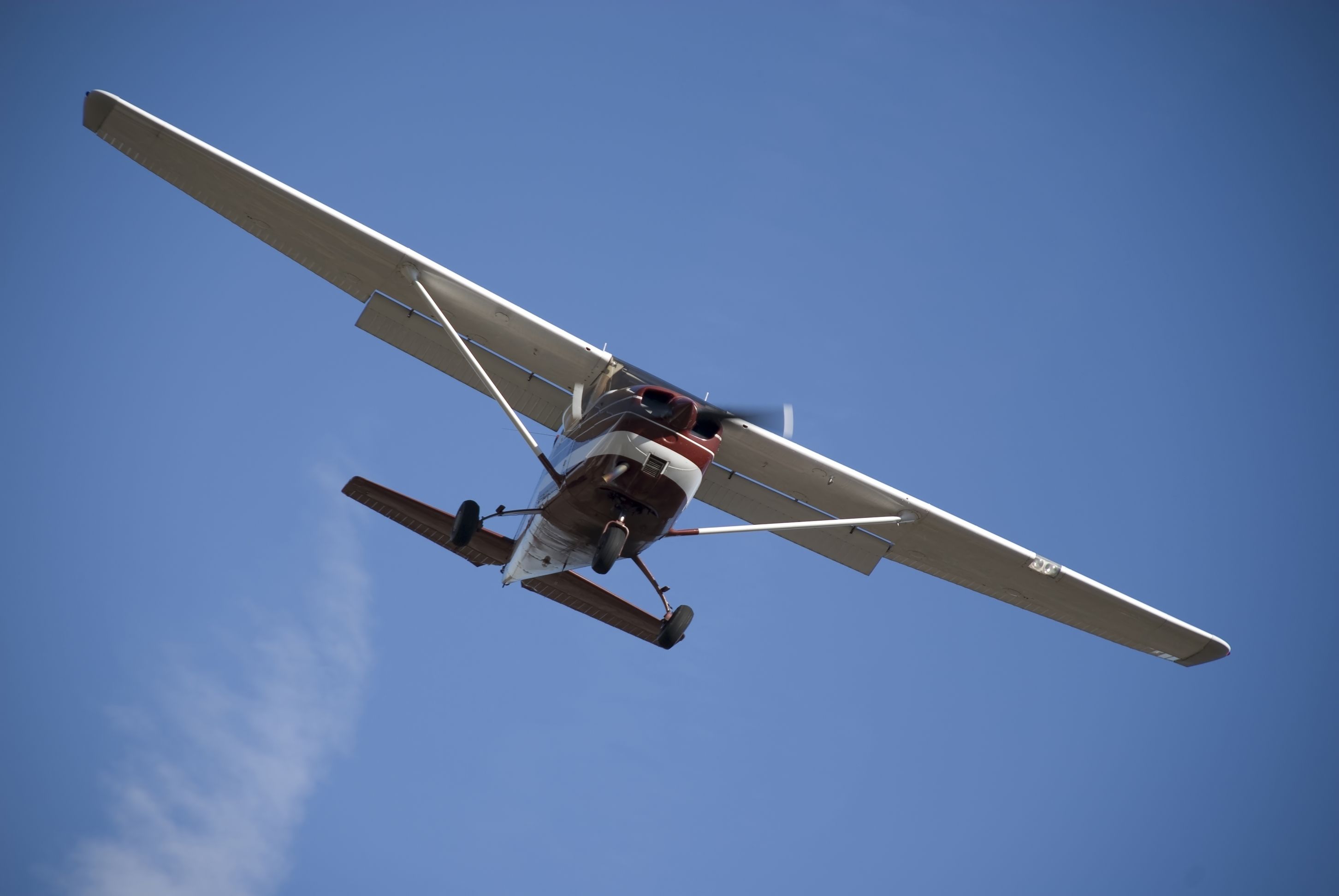 Cessna 172 Crashes Into Building Near Long Beach Airport