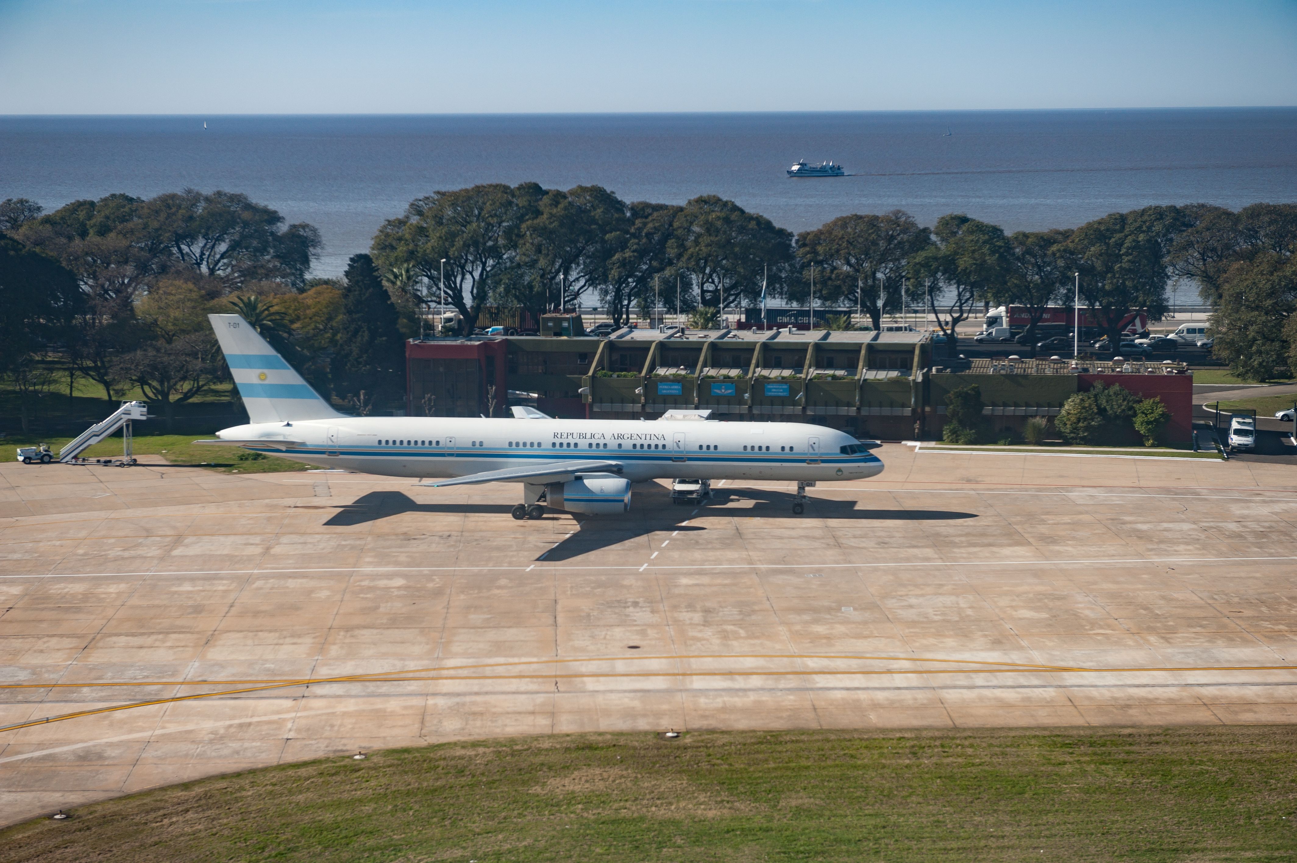 Video: Argentina's New Boeing 757 Presidential Jet Arrives In Style