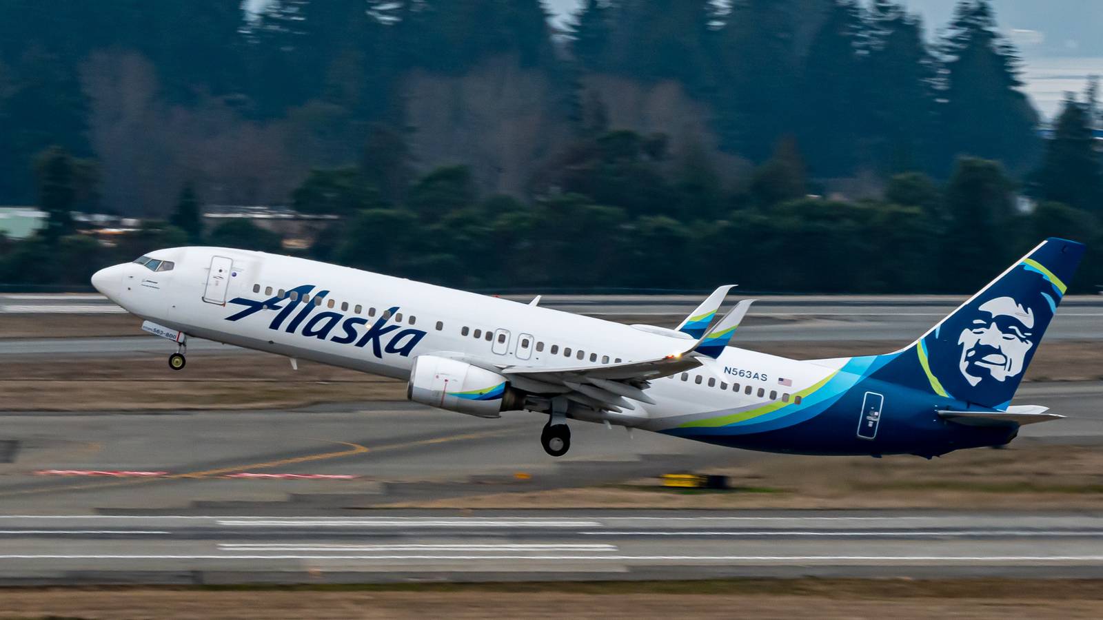1st Alaska Airlines Boeing 737-800BCF Starts Conversion Process