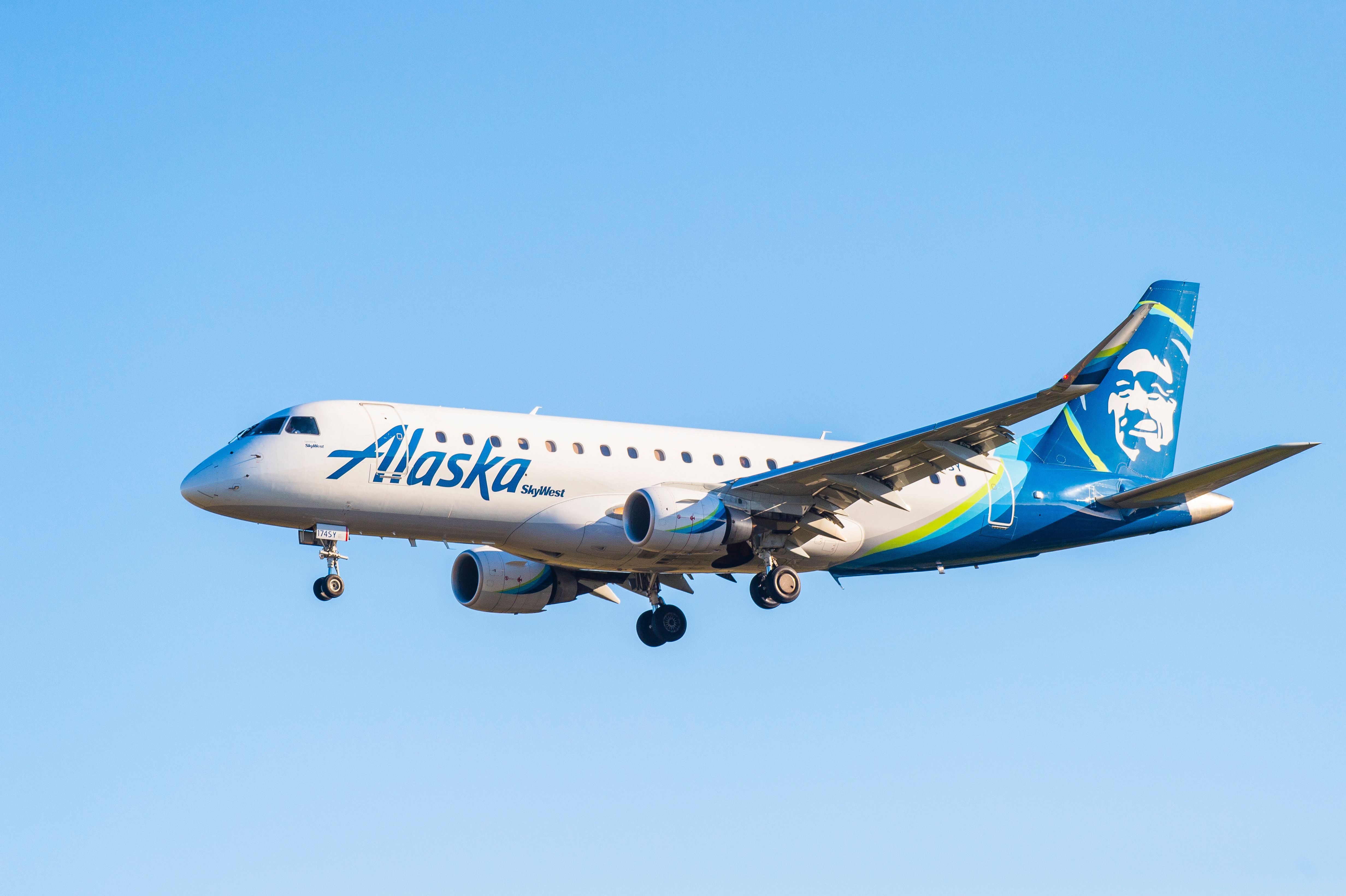 Alaska Airlines Reveals 2 Special E175 Liveries Celebrating