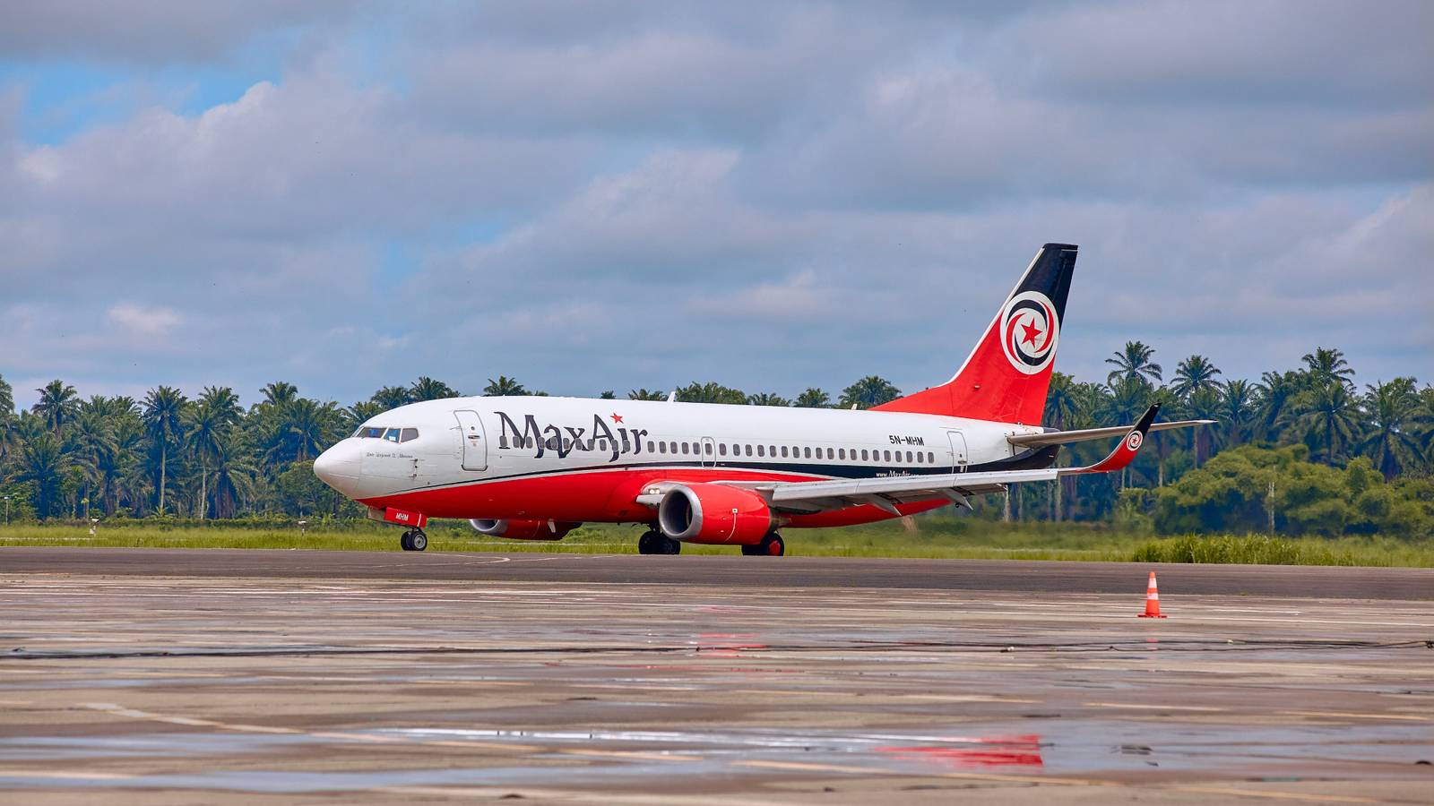Max Air Boeing 737 Suffers Several Tire Bursts When Landing In Abuja