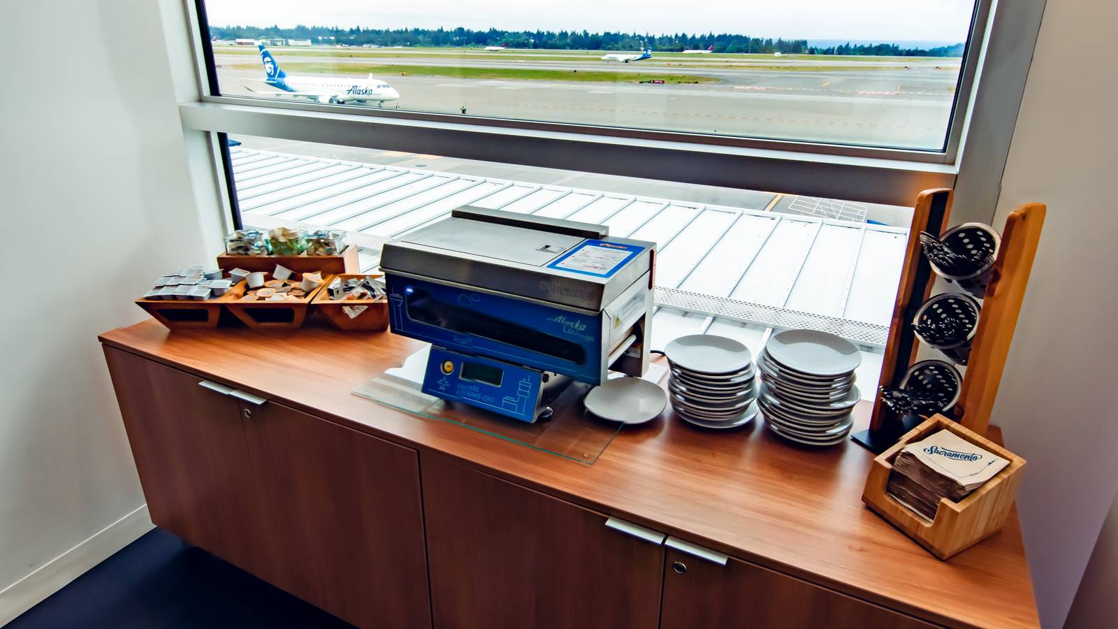 Lounge Review: Alaska Airlines Lounge At Seattle Tacoma International Airport