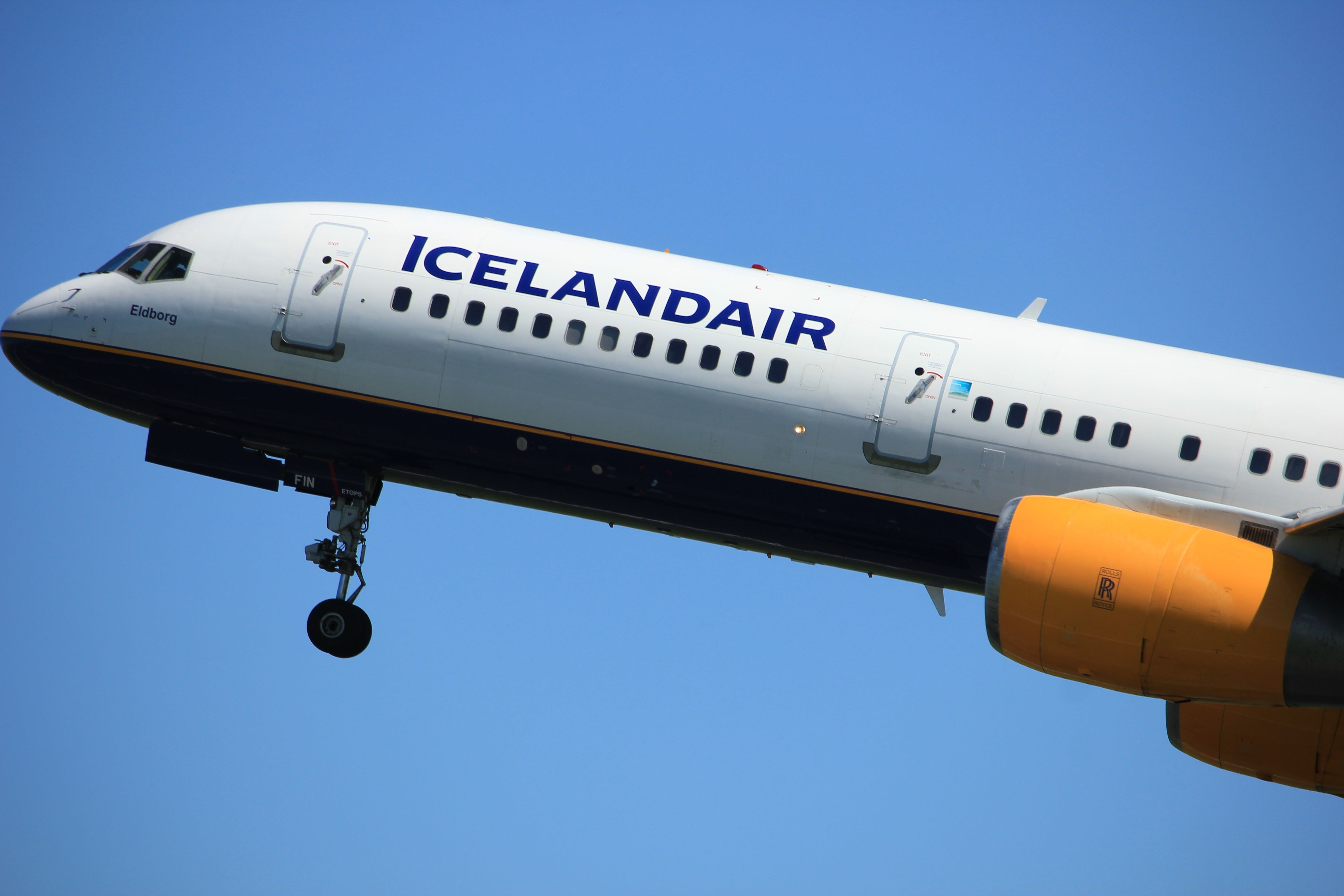Final Report: Why An Icelandair Boeing 757 Landed On A Closed & Occupied Runway