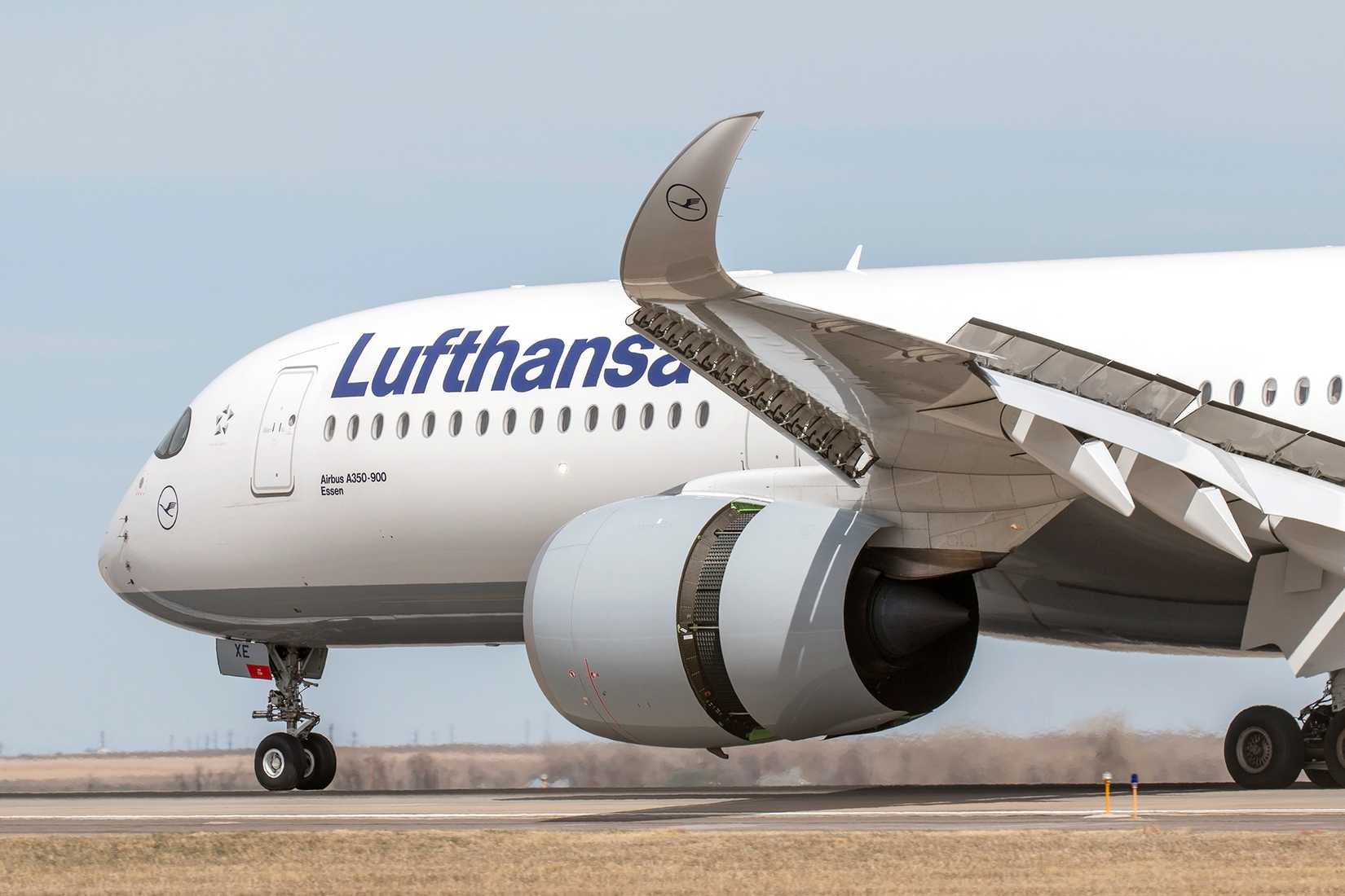 Lufthansa Airbus A350-900 PC DEN