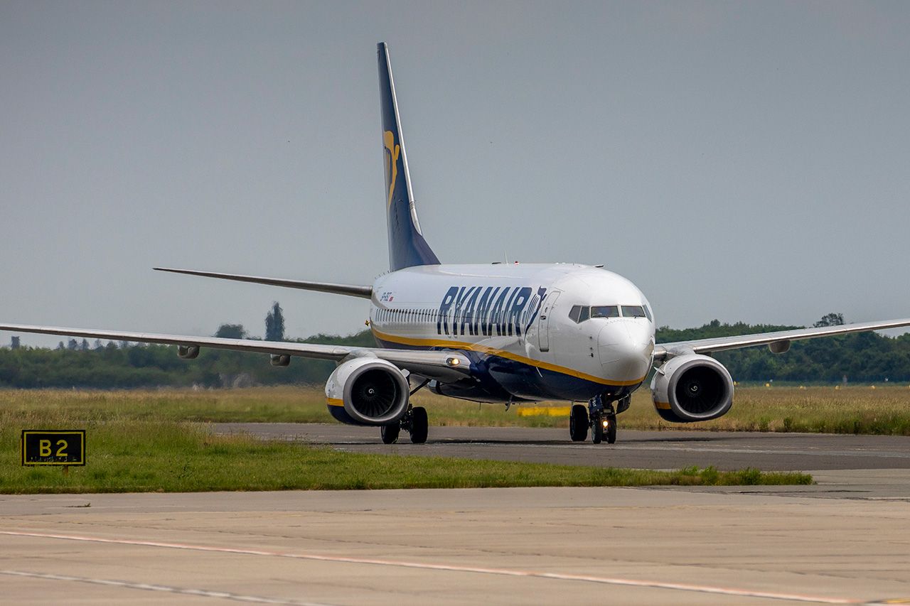 Extra Hand Luggage? A Guide To Flying With Crutches