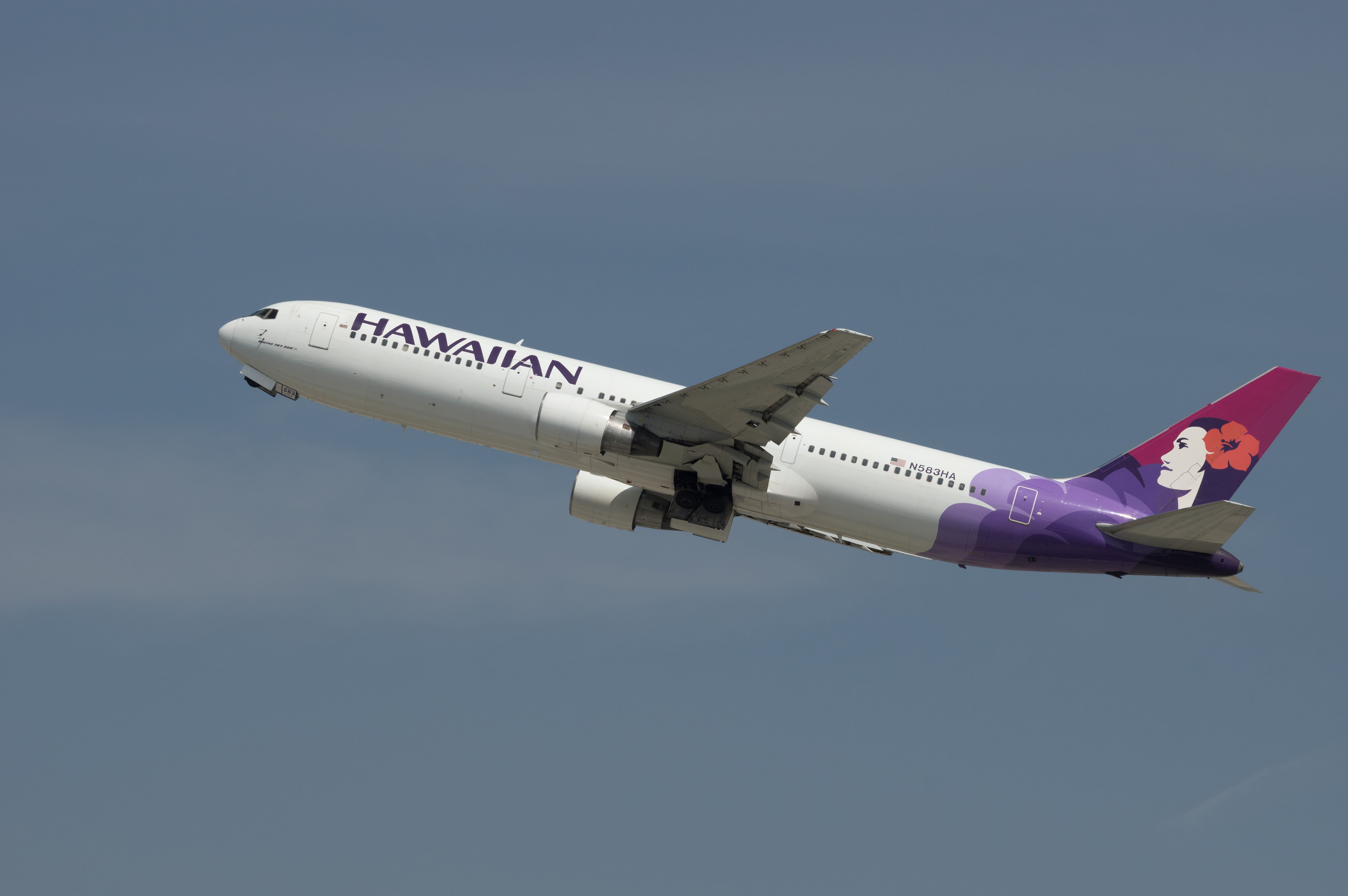Hawaiian Airlines B 767-300ER ハワイアン航空 shutterstock_1061427236.jpg?w=