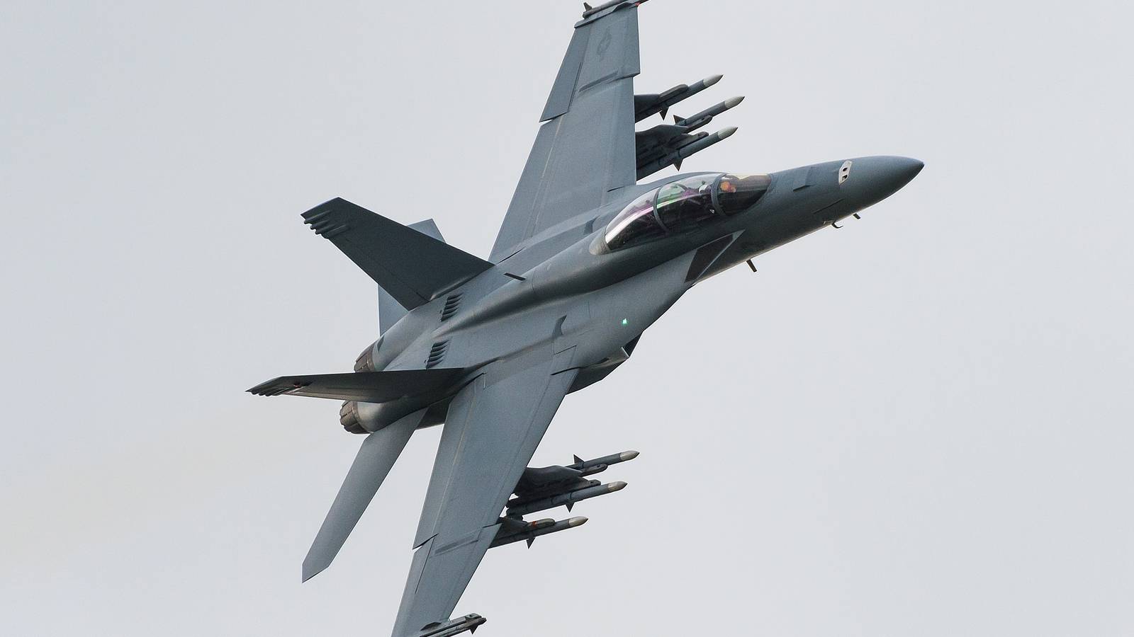 Why Some Fighter Jets Have Twin-Tail Designs