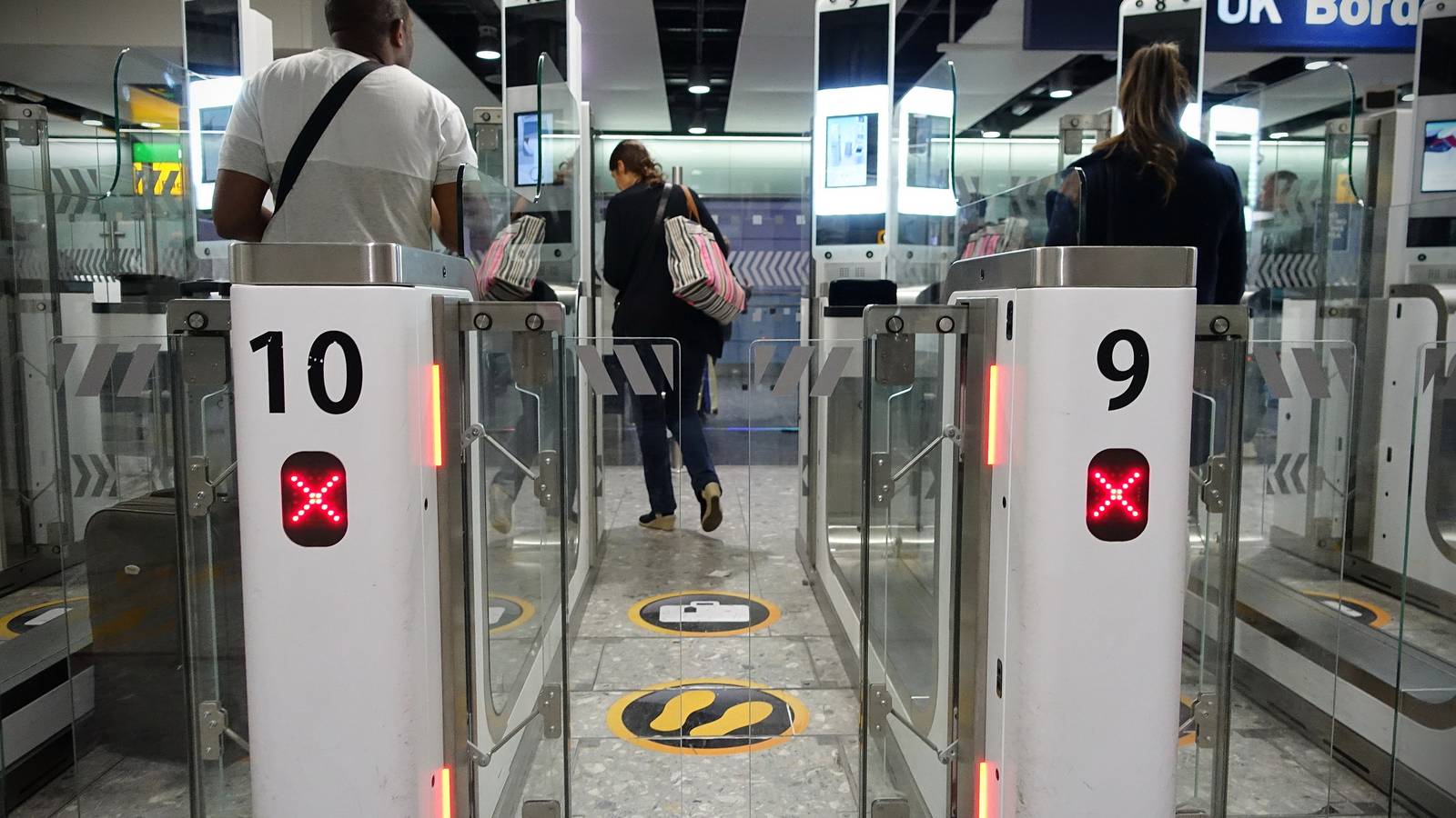 Passengers Face Delays As UK Airport E-Gates Stop Working