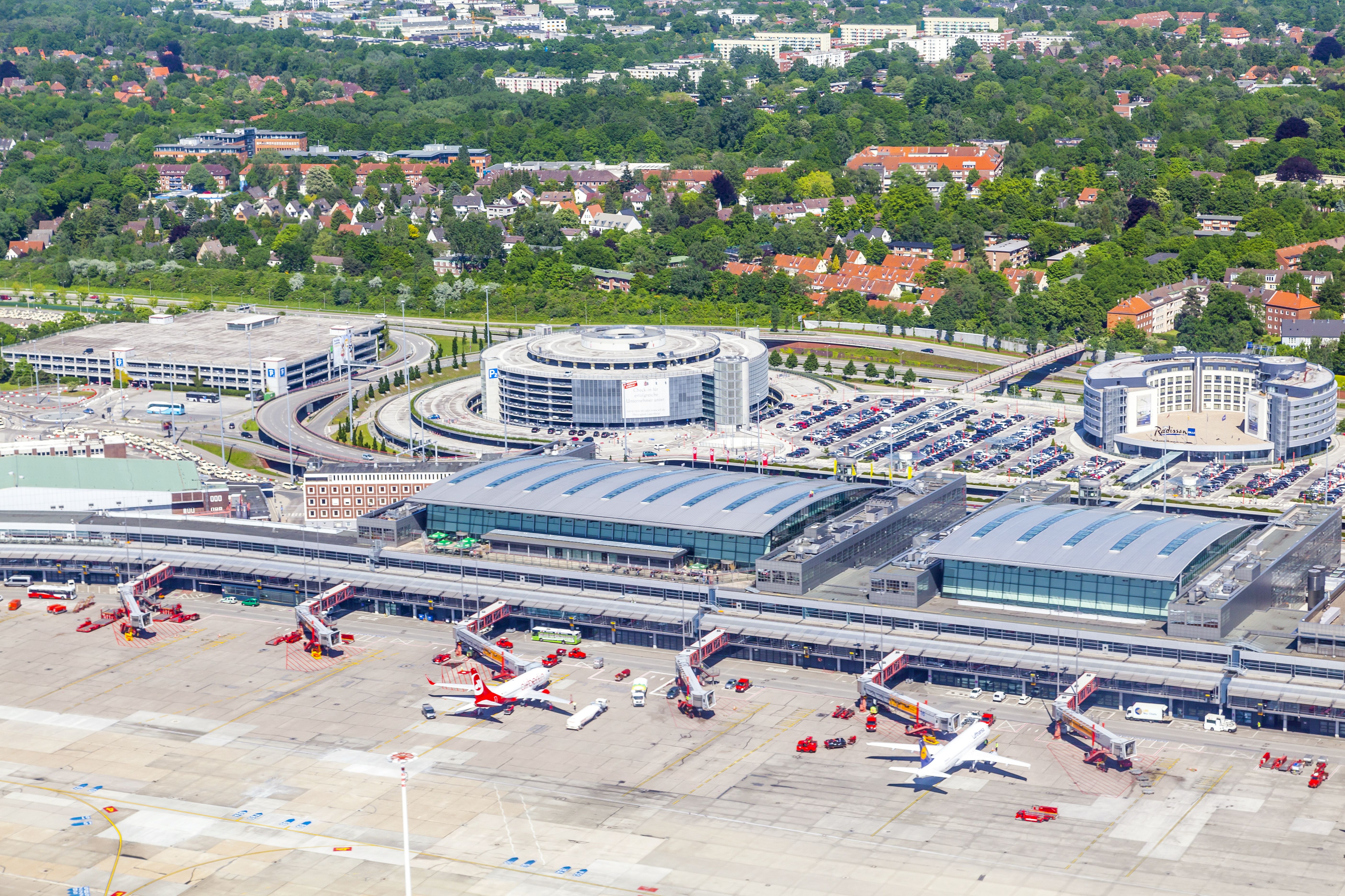 Busy Week: Hamburg Airport Celebrates New Routes From PLAY & Air Serbia