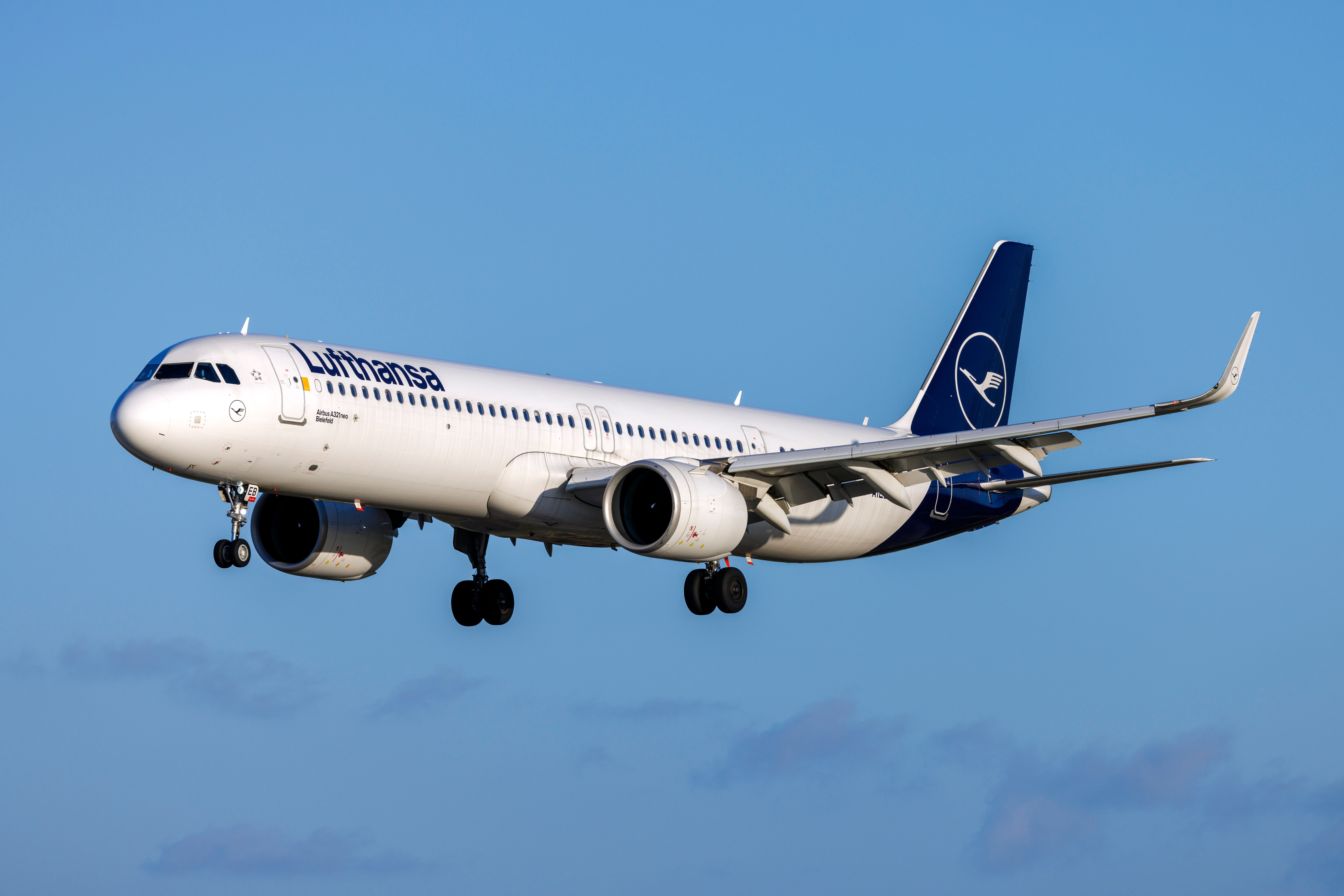 航空機・ヘリコプター LH A321 Aircrafttag Lufthansa shutterstock_2118202340.jpg?w=