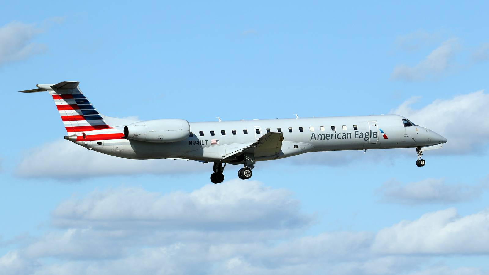 American Airlines' Envoy Air To Retire Embraer ERJ145 Fleet