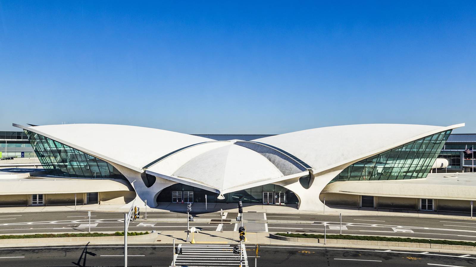 New York JFK Airport: What Lounges Are There & How Can I Access Them?