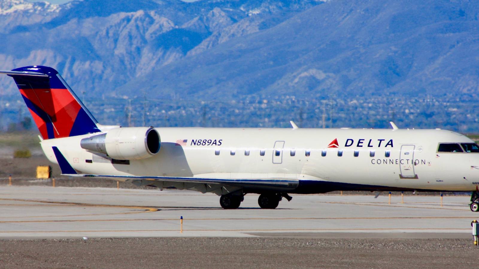 Endeavor Air Flies Final Bombardier CRJ200 Flight