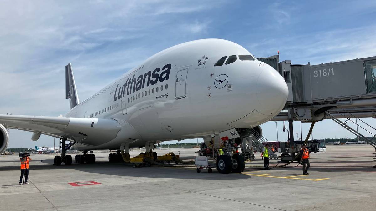 Big Is Back: Lufthansa Operates Its 1st Passenger Airbus A380