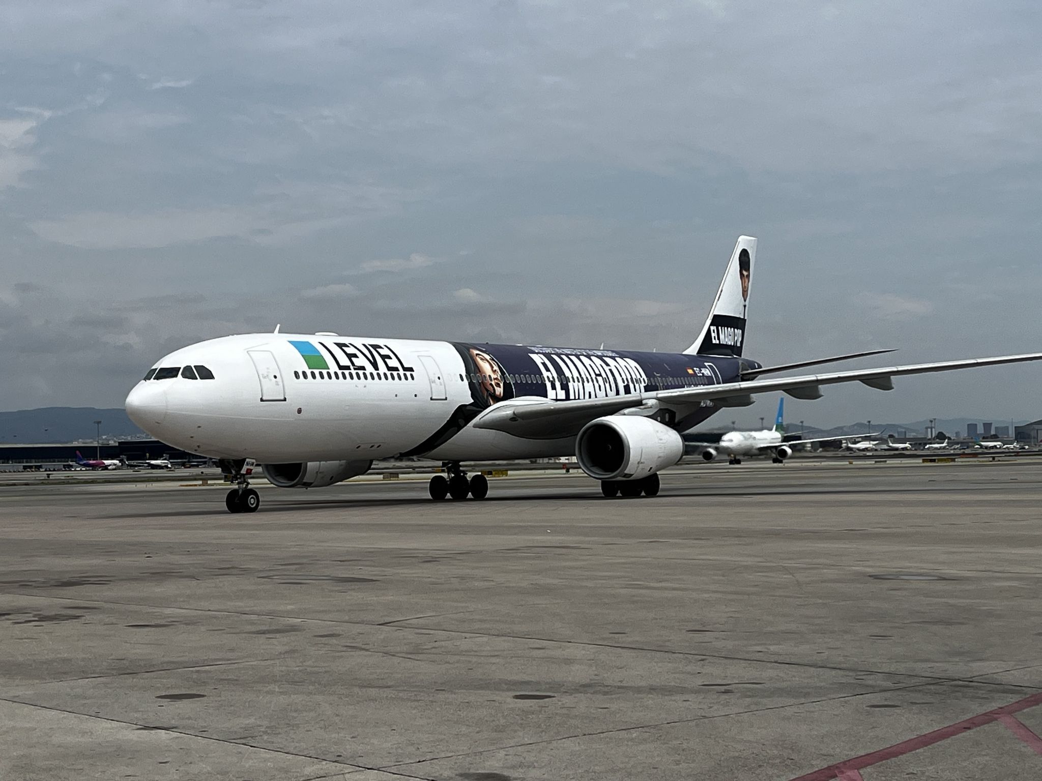 LEVEL Decorates Airbus A330 With Magician's Face To Fly To New York