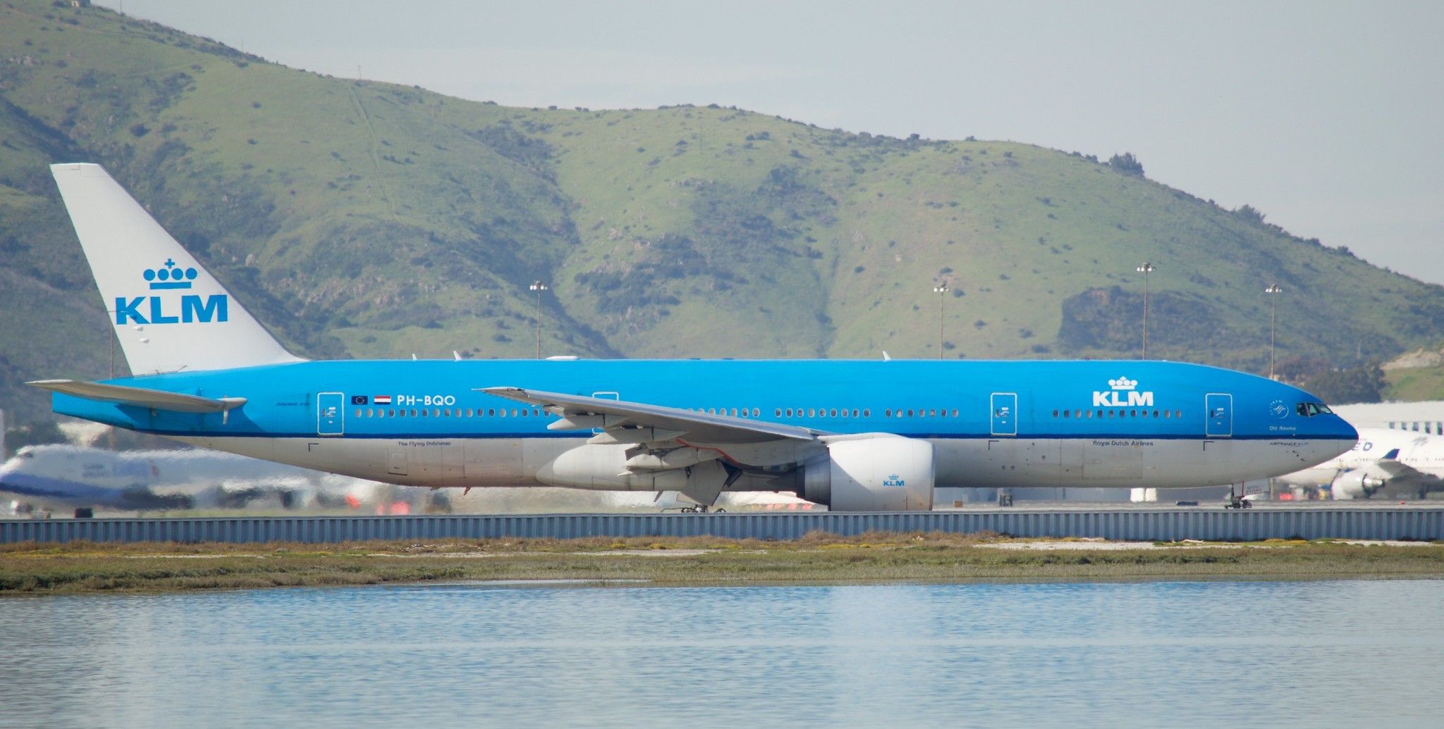 Investigation Reveals Oven Fire Led To KLM Boeing 777 Diversion