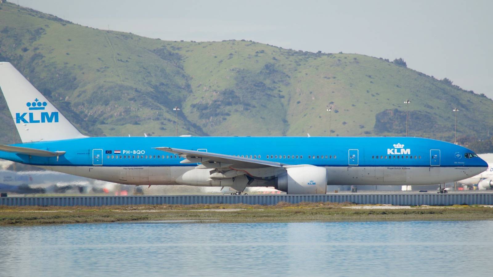 Investigation Reveals Oven Fire Led To KLM Boeing 777 Diversion