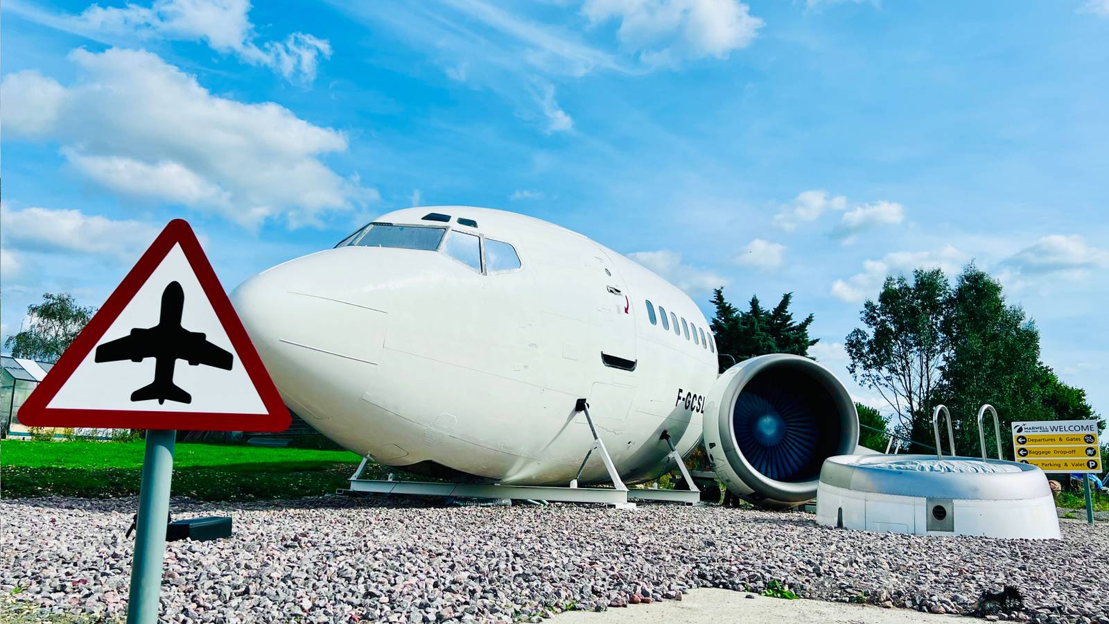 British Entrepreneur Buys Ex-United Airlines Boeing 737-200 For £5K & Turns It Into Stunning Airbnb