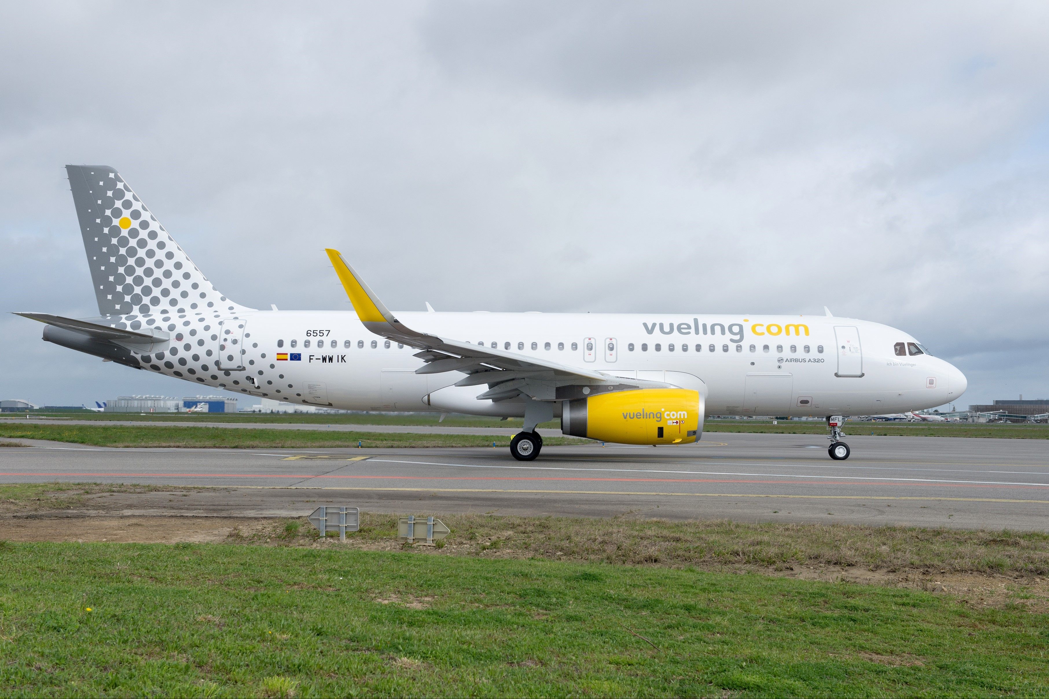 How Important Is Connecting Traffic In Vueling's Operations?