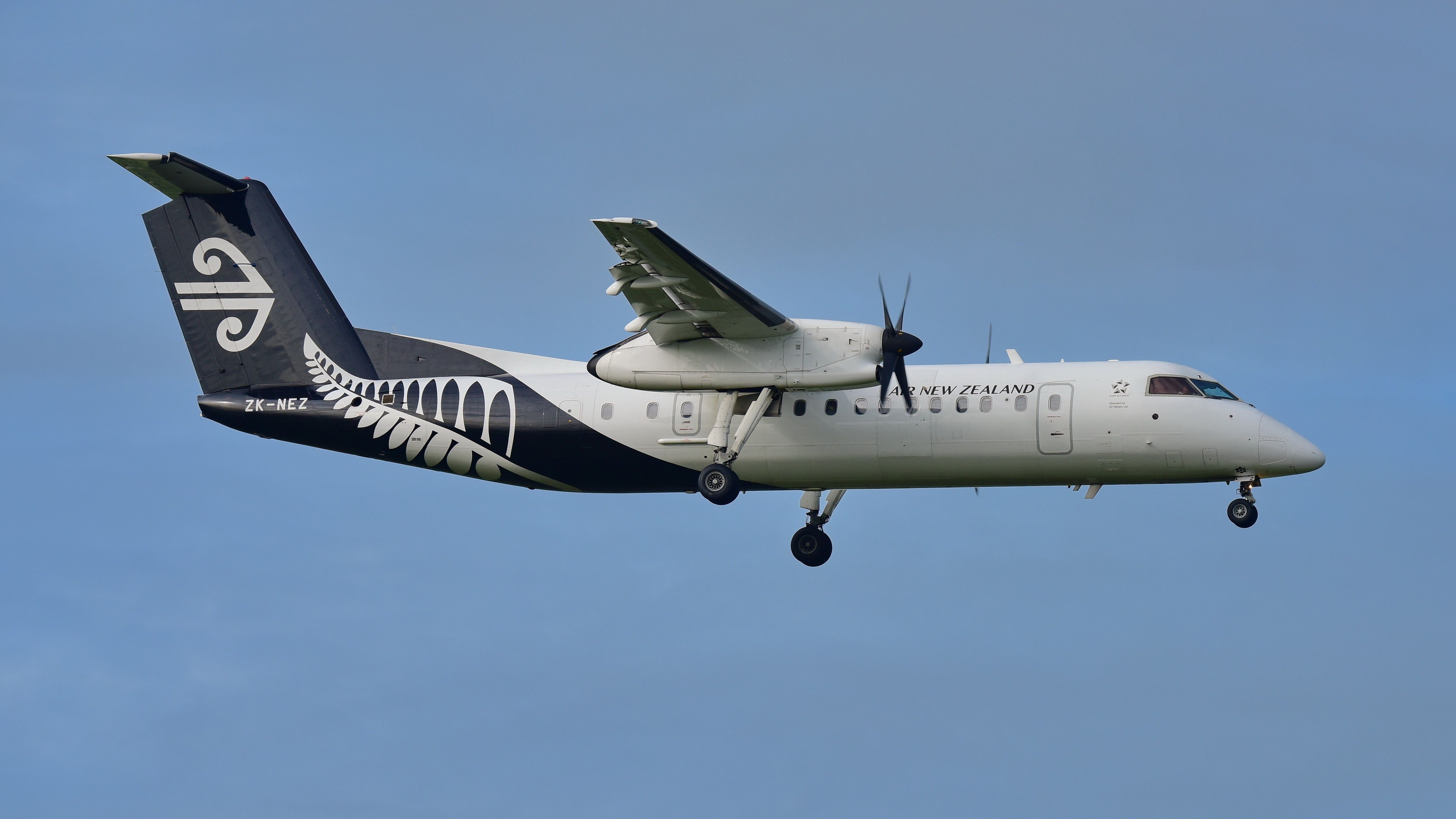 航空機・ヘリコプター BOMBARDIER DASH 8 Q300 AIR NEW ZEALAND Inside Air New Zealand's World-Leading Dash 8-Q300 Operations