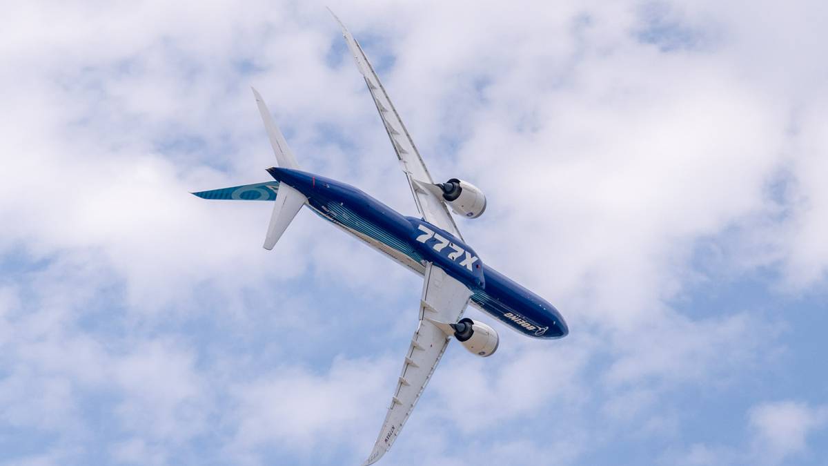 Why Aircraft Performing At The Paris Air Show Don't Transmit Altitude Data