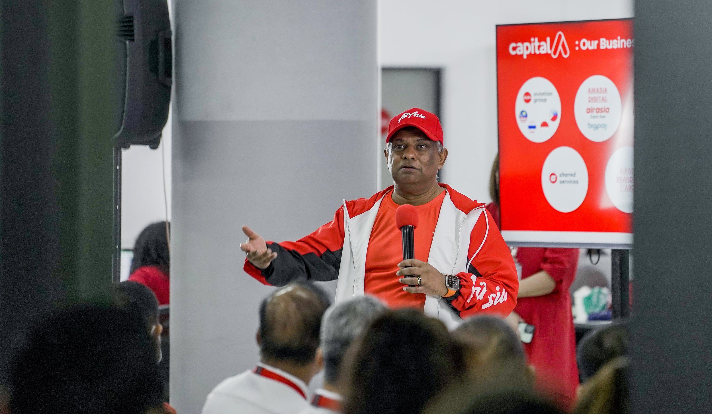 Fernandes Drops QPR Football Club To Focus On AirAsia Expansion