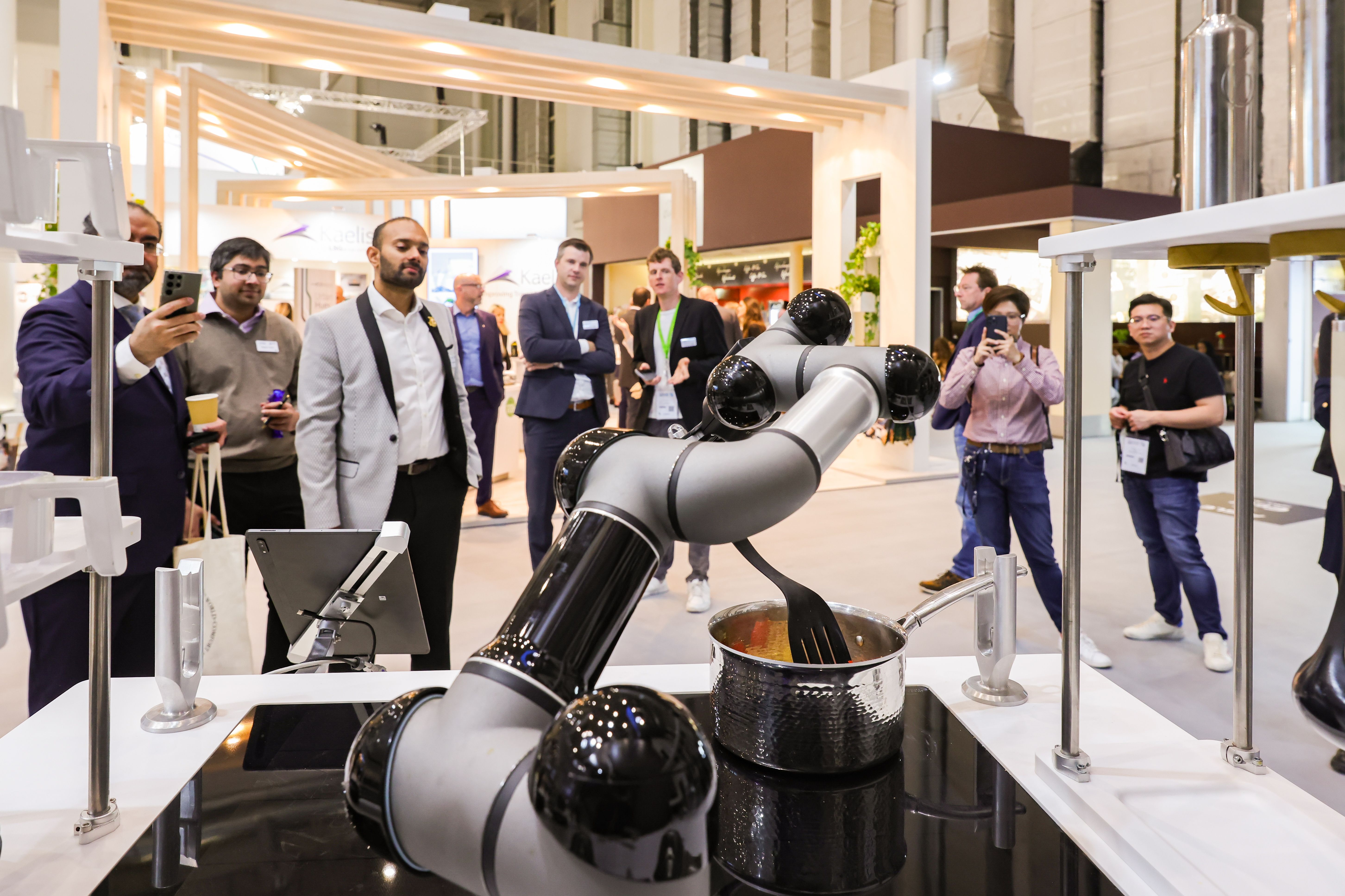 dnata Introduces Groundbreaking Cooking Robot
