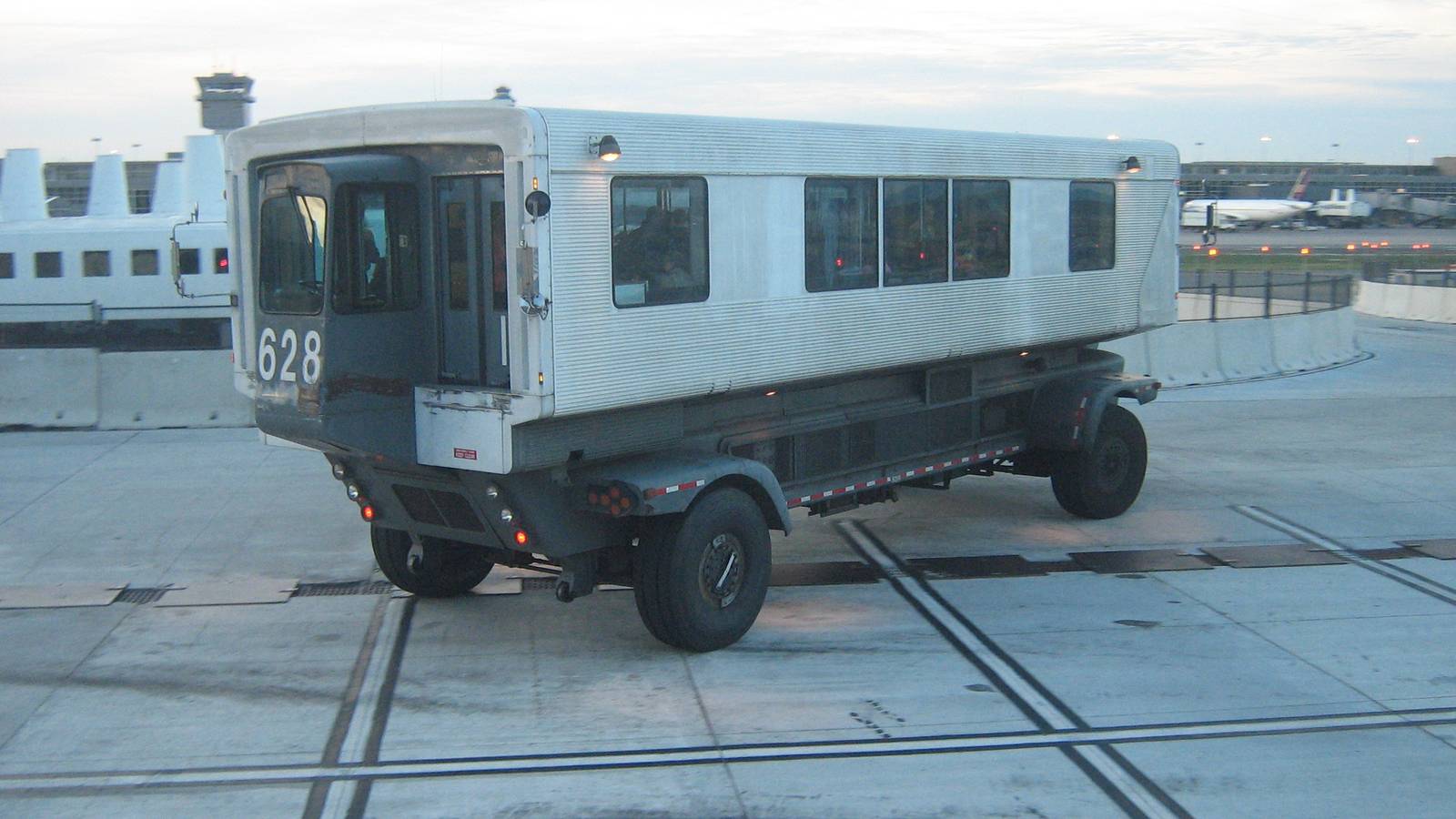 Washington Dulles 'Plane Mates' Mobile Lounges Set For $16 Million Overhaul