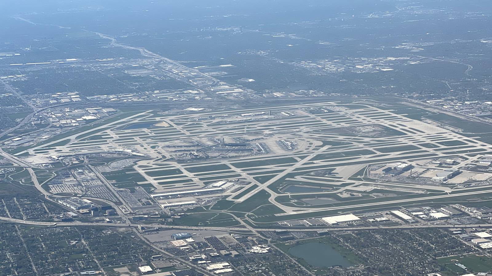 Behind The Scenes At Chicago O'Hare: America's 4th Busiest Airport