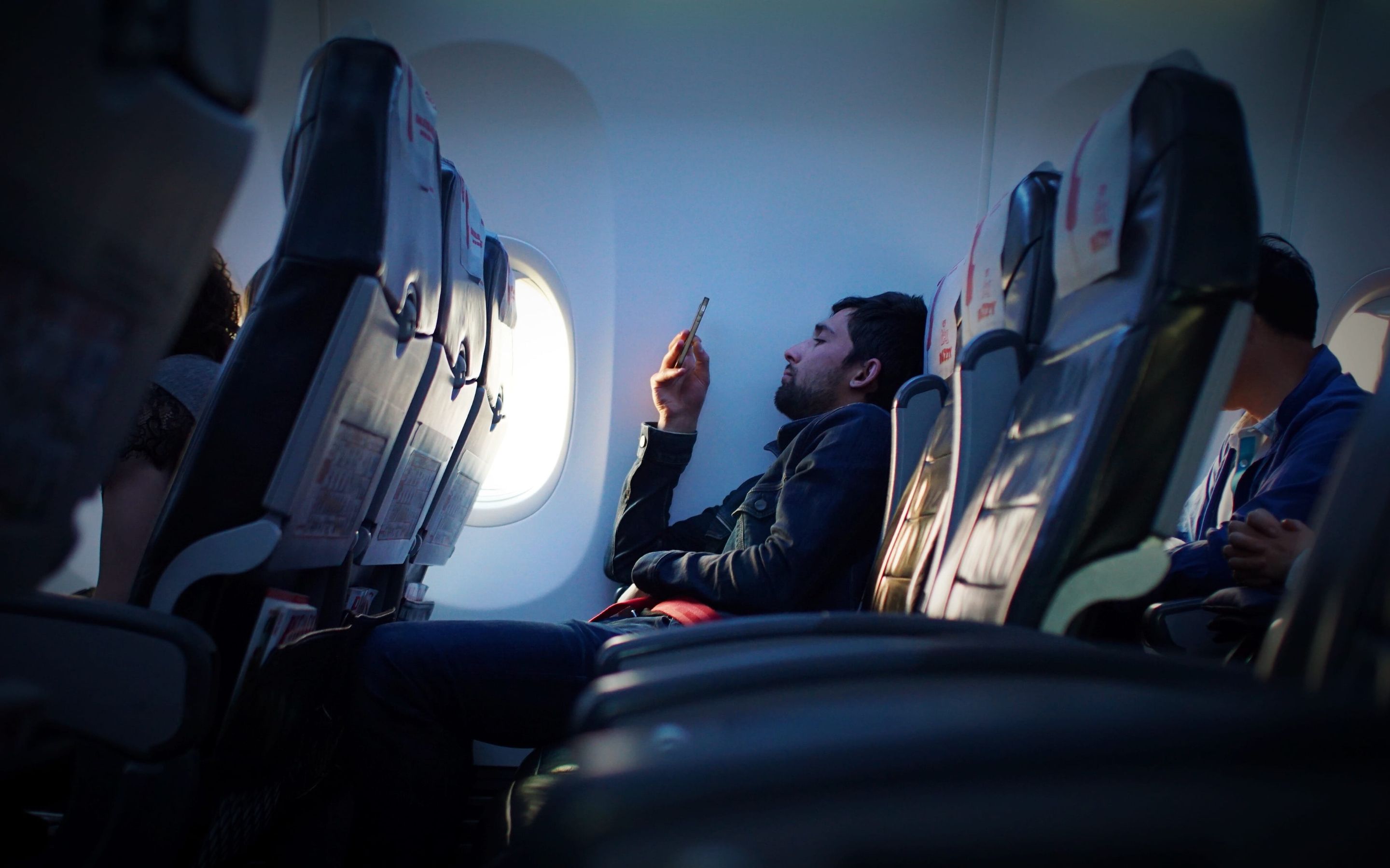 Electronic Devices On Flights: When You Can And Cannot Use Them