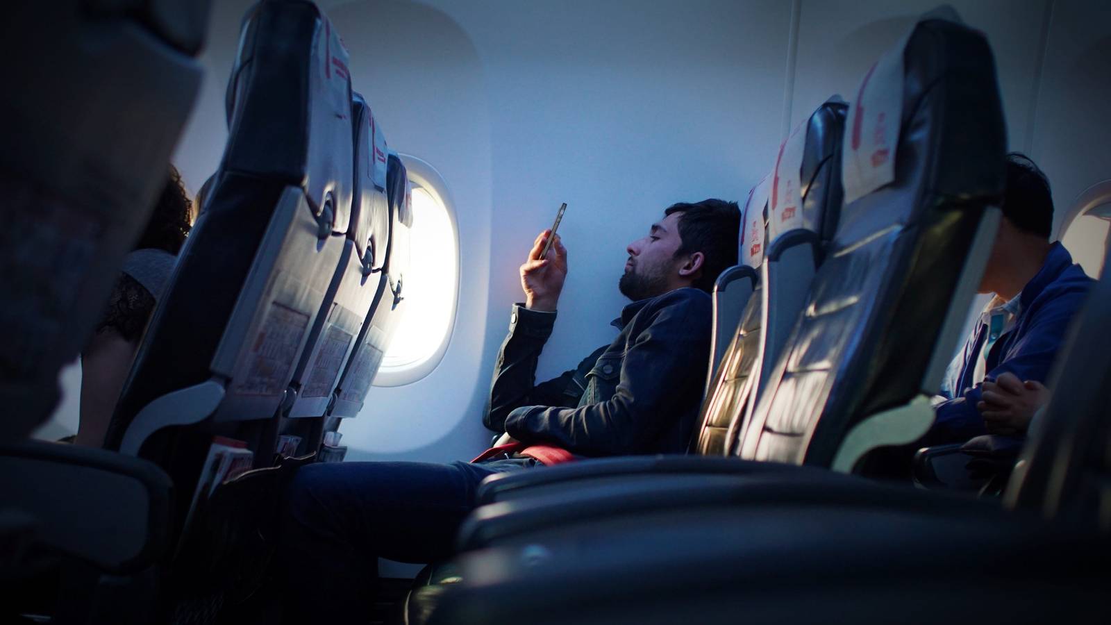 Electronic Devices On Flights: When You Can And Cannot Use Them