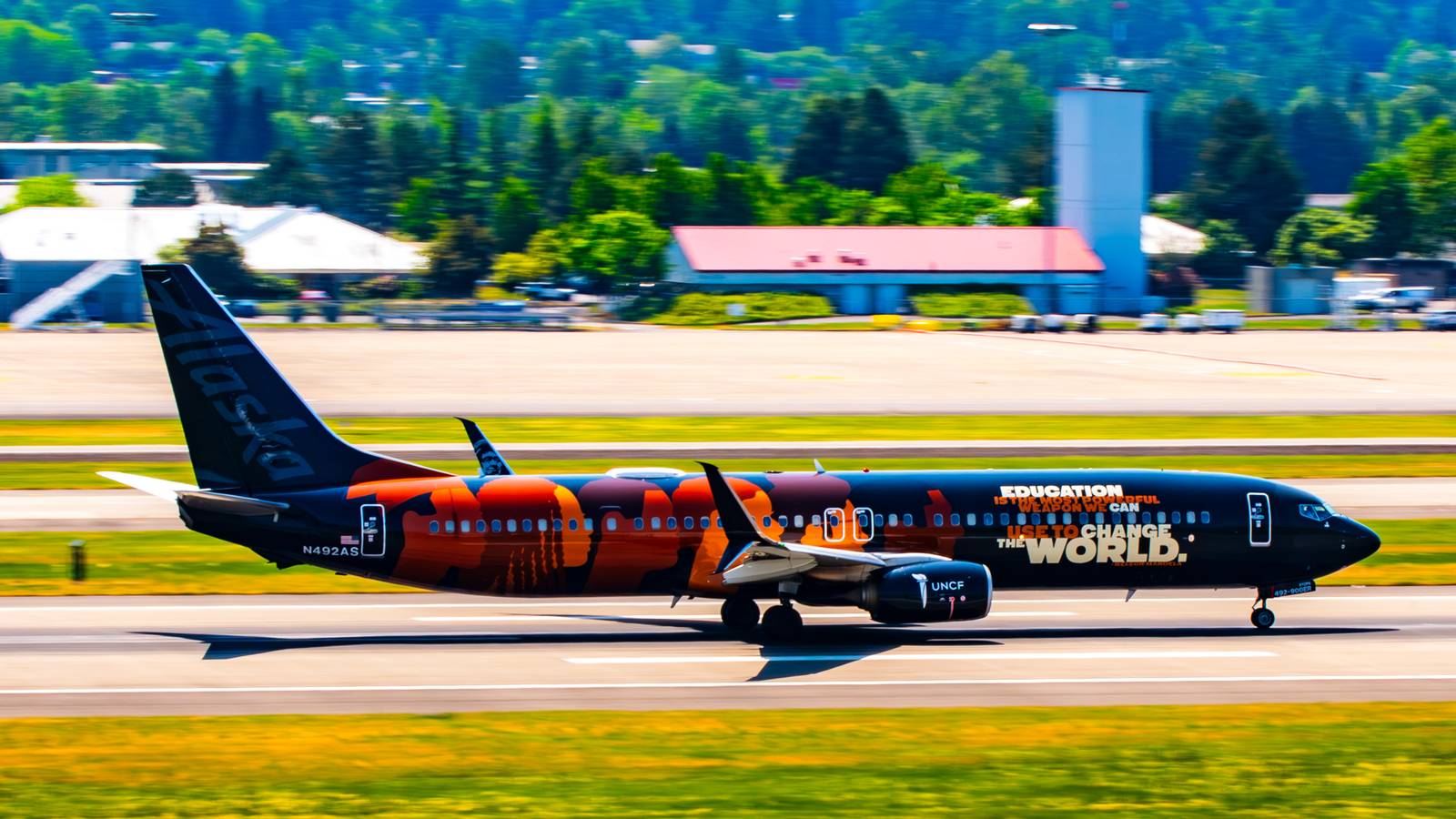 Flight Review: Flying First Class Aboard Alaska Airlines "Our Commitment" 737-900ER