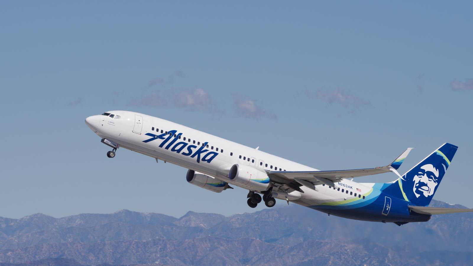Alaska Airlines Cuts More Than 3,000 Flights From January 2024 Schedule
